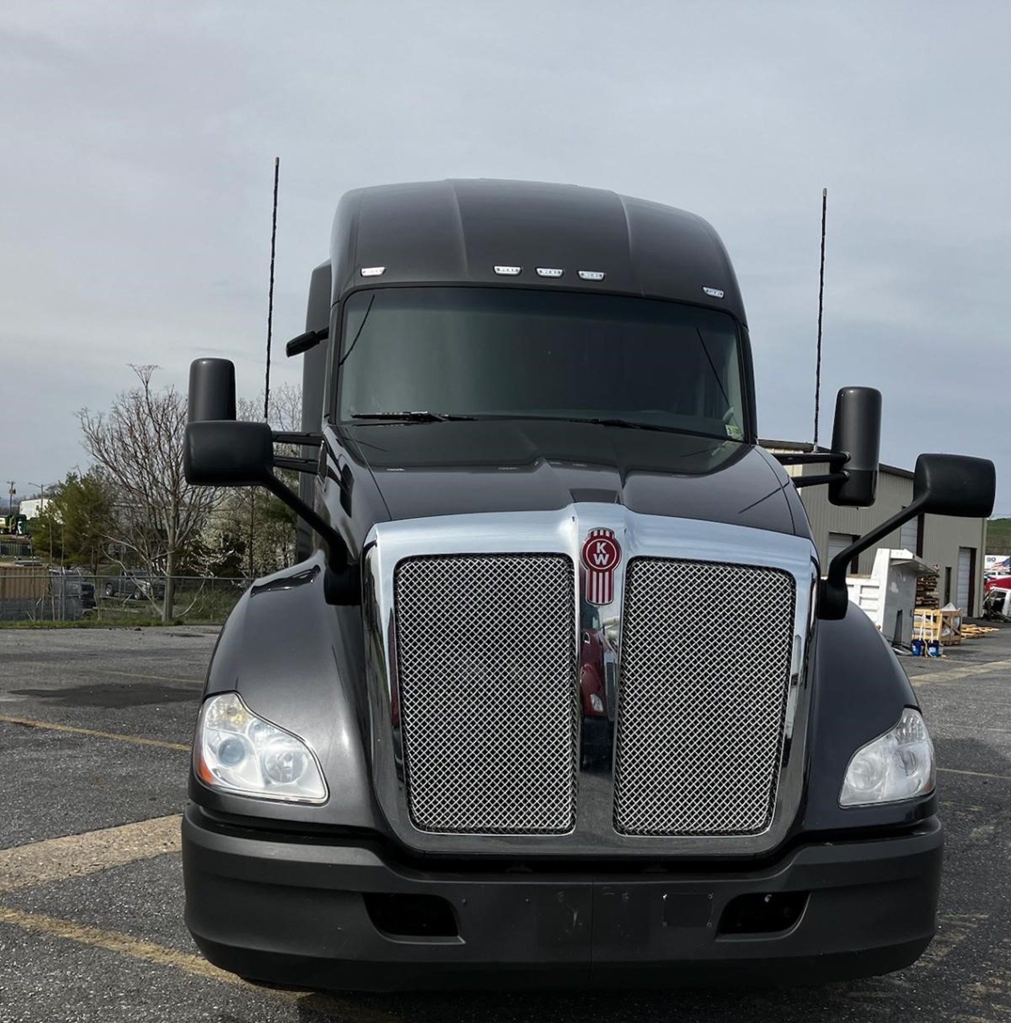 2020 Kenworth T680 - image 2 of 6