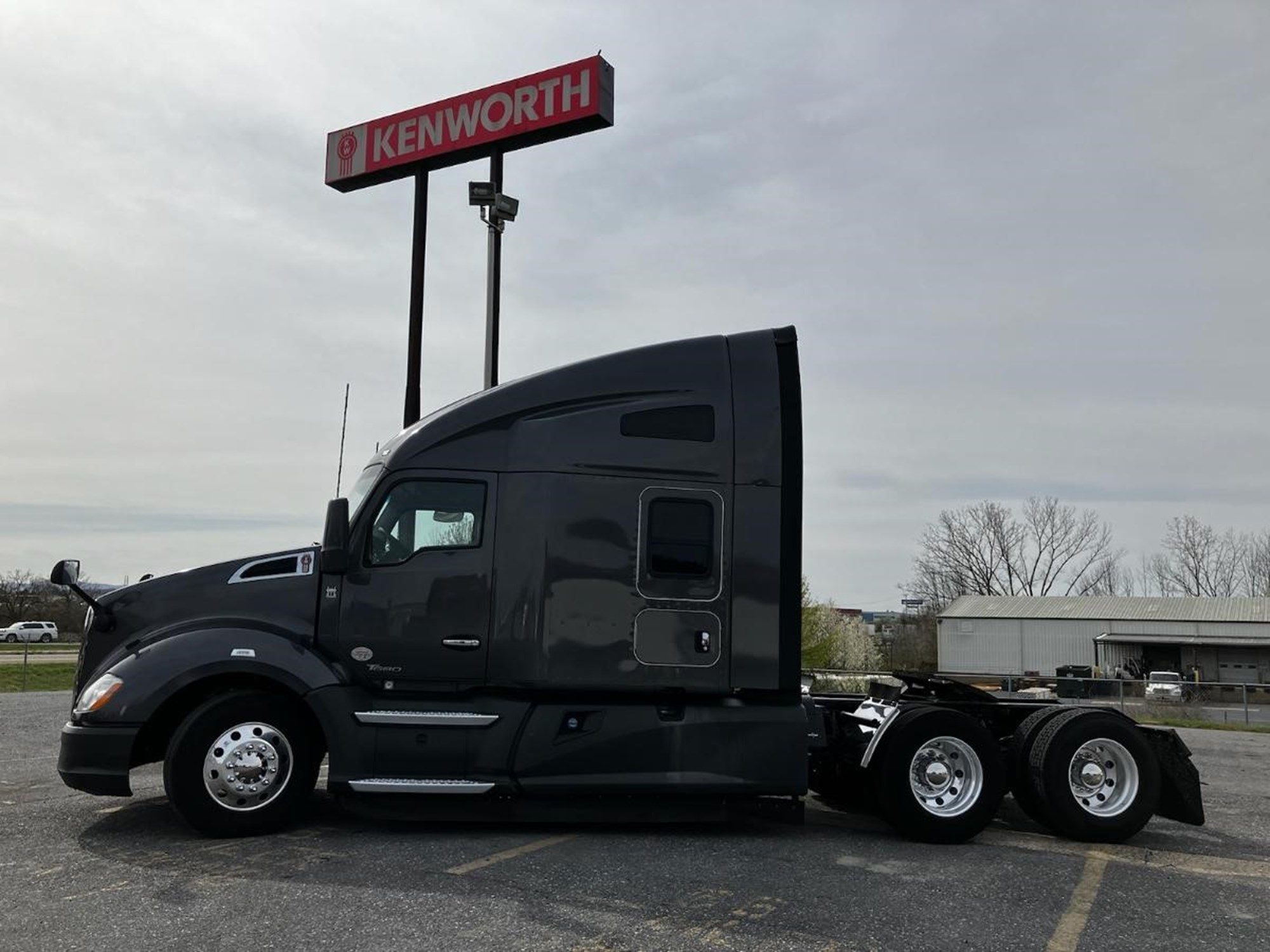 2020 Kenworth T680 - image 4 of 6