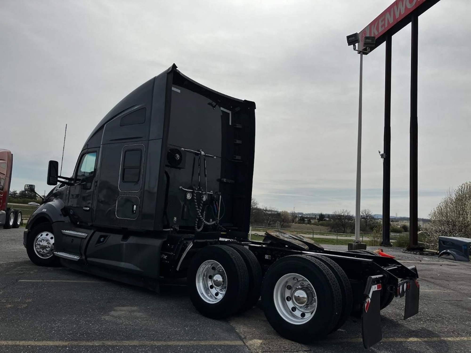 2020 Kenworth T680 - image 5 of 6