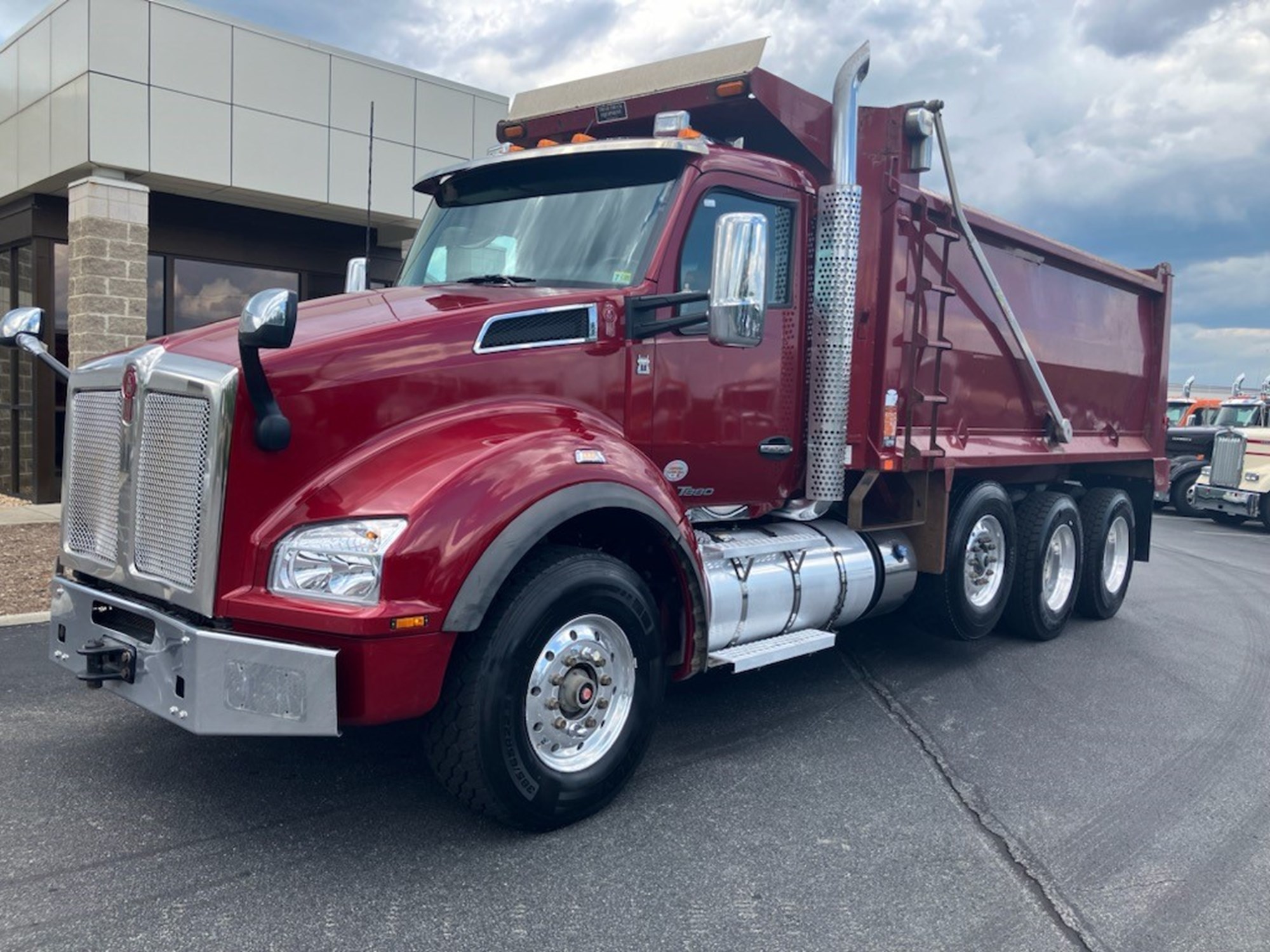 2020 Kenworth T880 - image 3 of 6