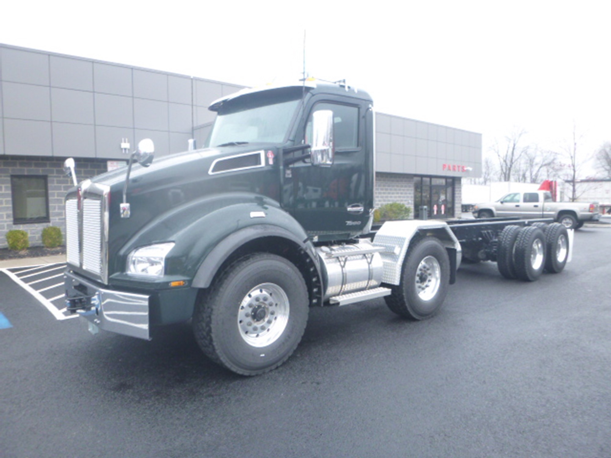 2023 Kenworth T880 - image 1 of 6