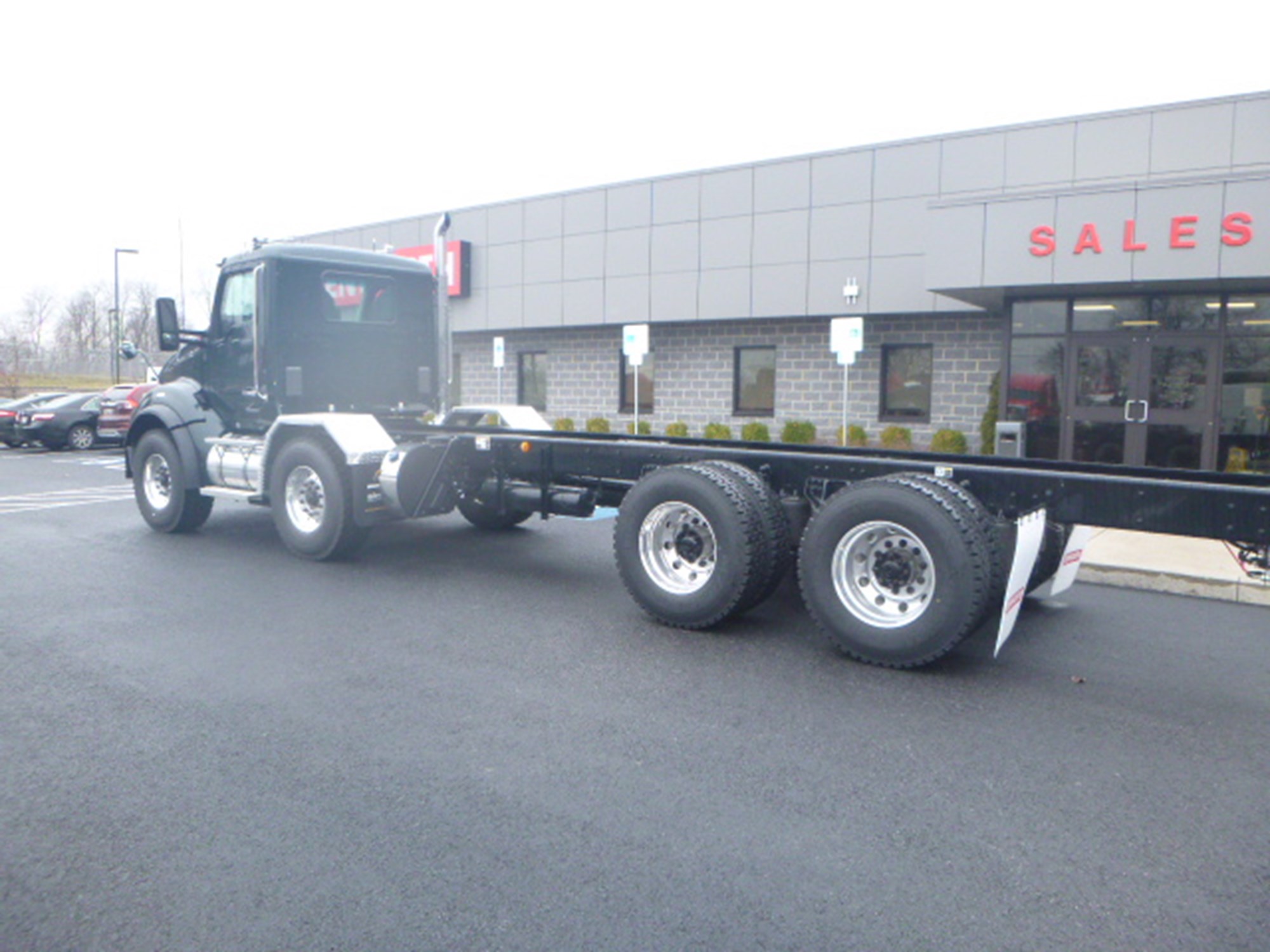 2023 Kenworth T880 - image 4 of 6