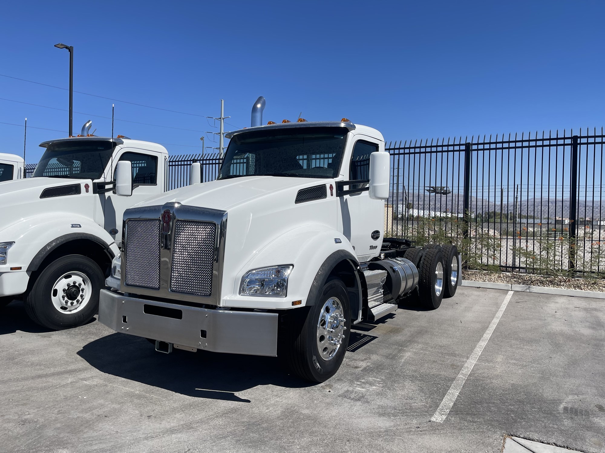 2025 Kenworth T880 - image 1 of 2