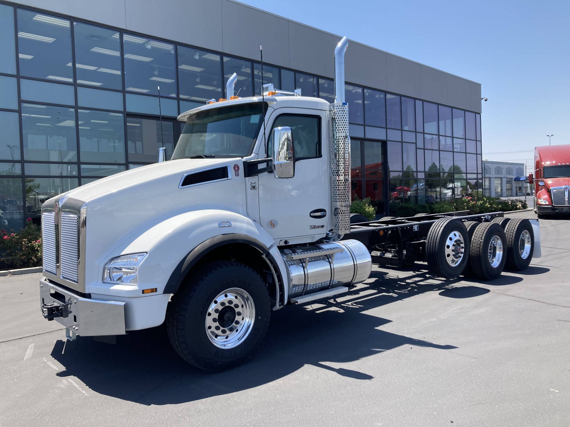 2025 Kenworth T880 - image 1 of 6