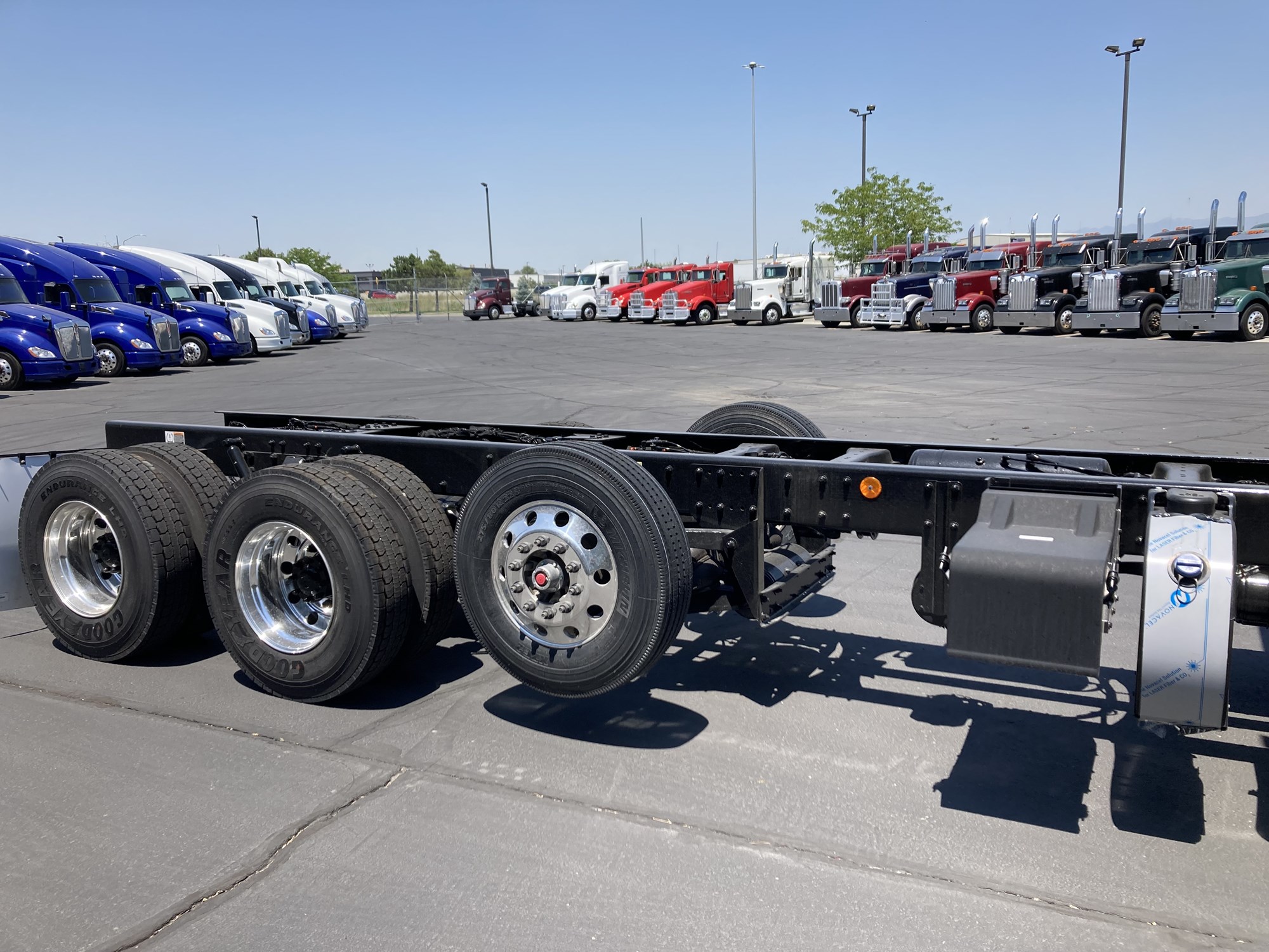 2025 Kenworth T880 - image 4 of 6