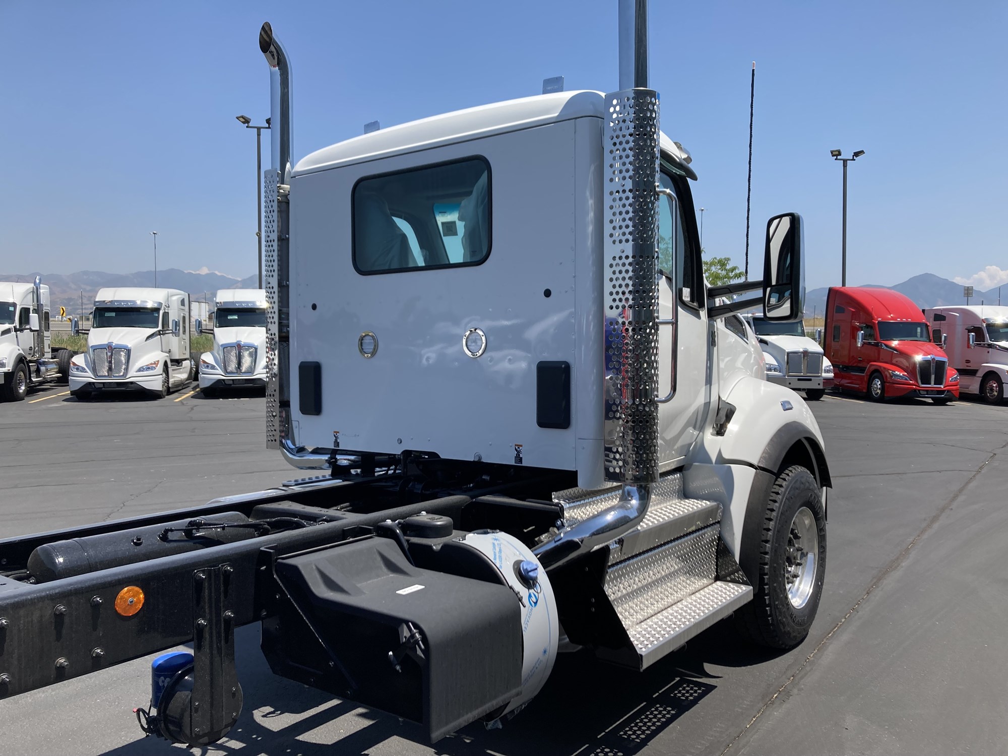 2025 Kenworth T880 - image 5 of 6