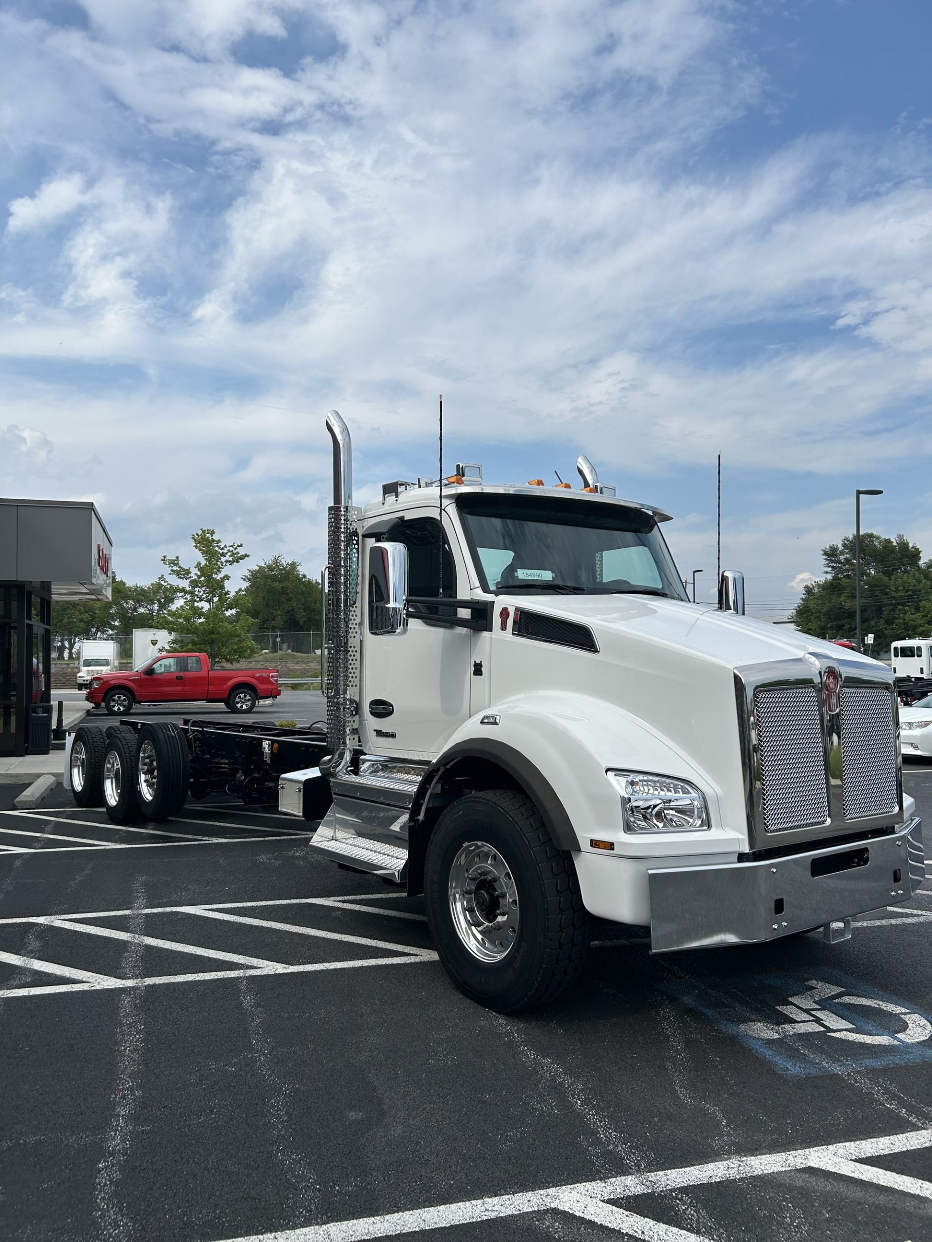 2025 Kenworth T880 - image 3 of 6