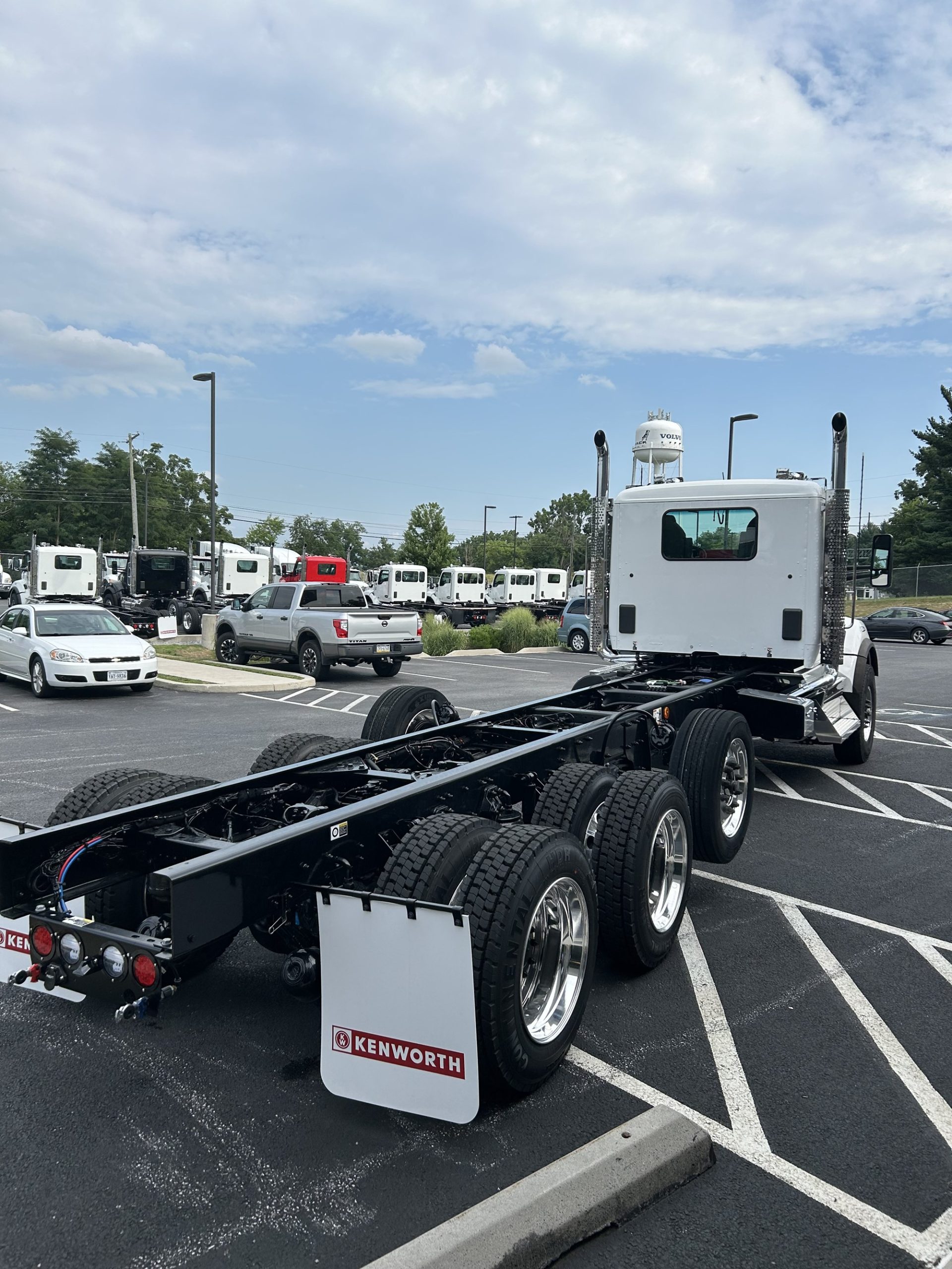 2025 Kenworth T880 - image 4 of 6