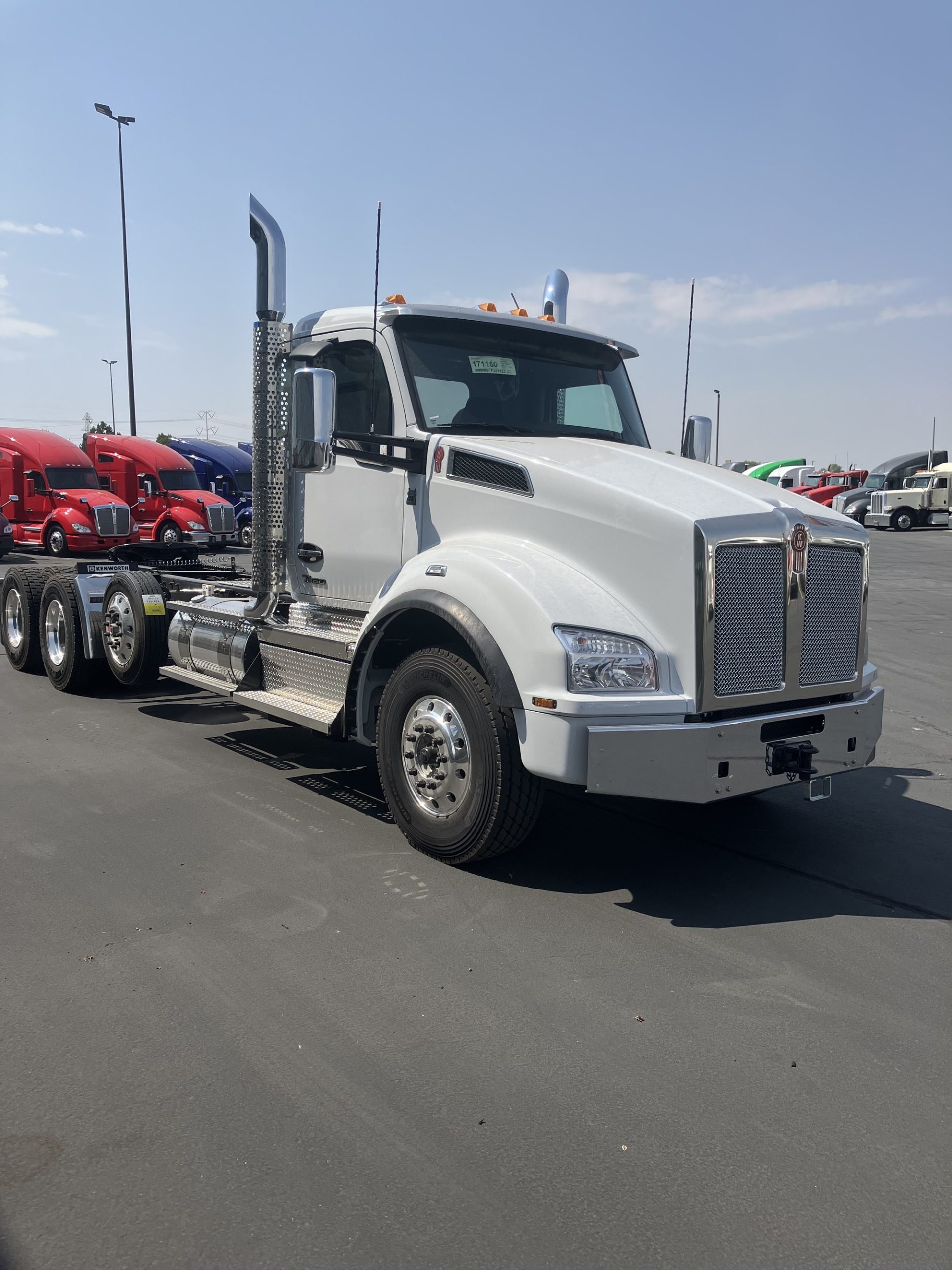 2025 Kenworth T880 - image 3 of 6