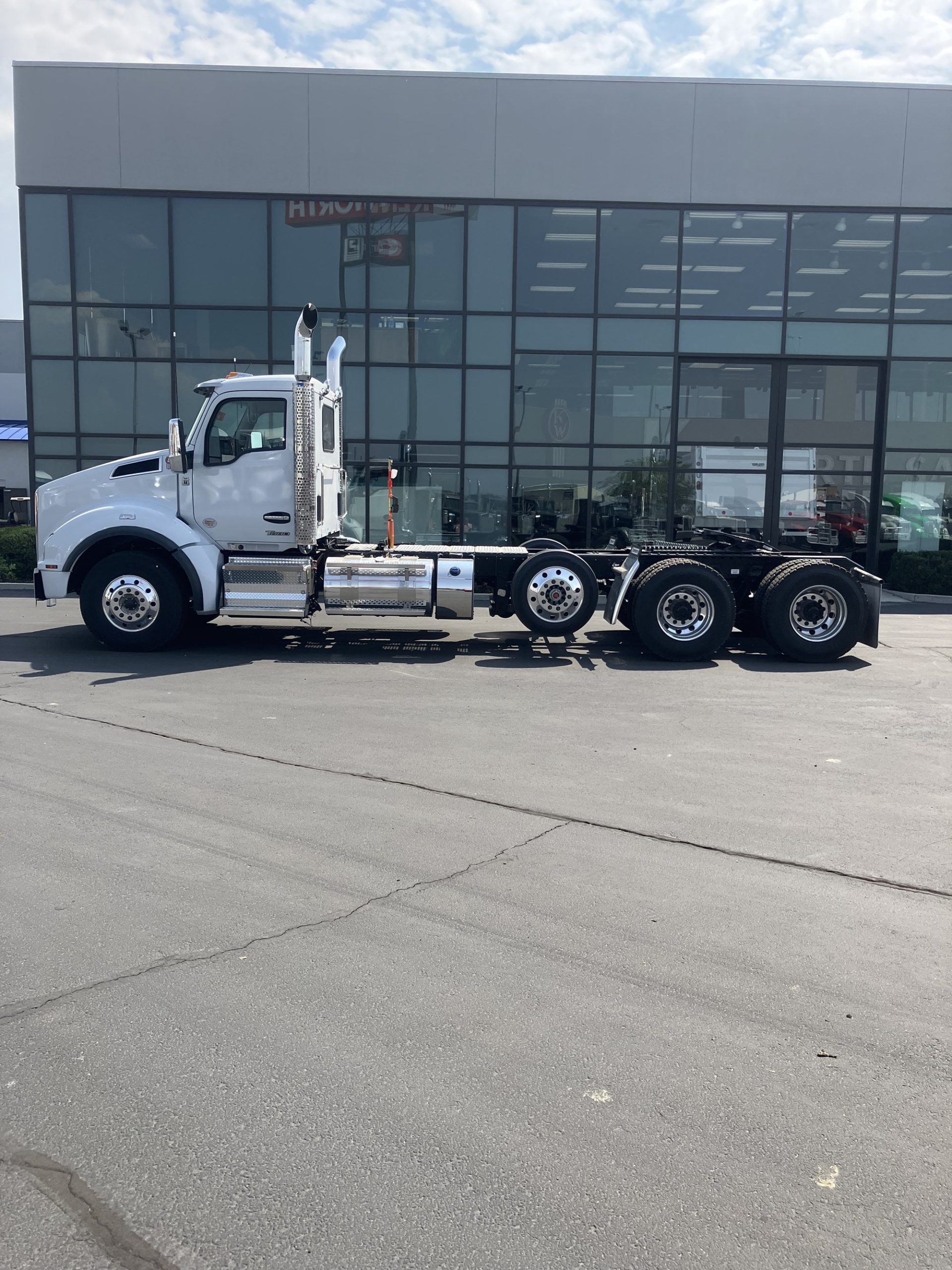 2025 Kenworth T880 - image 6 of 6