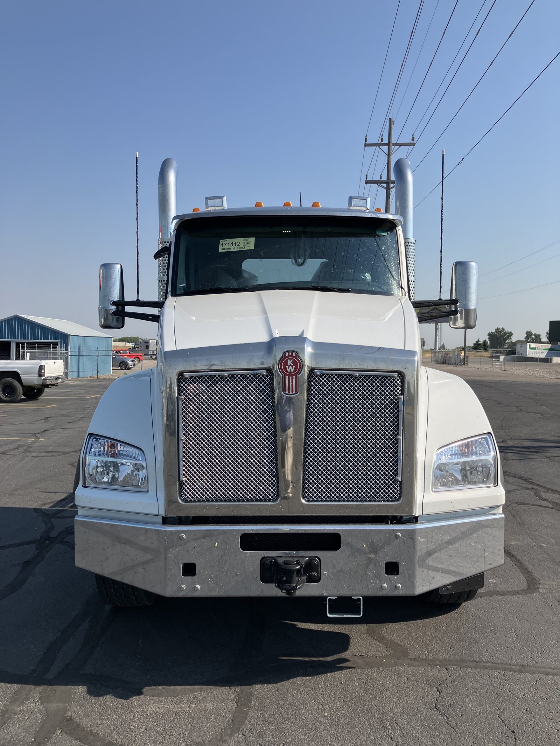 2025 Kenworth T880 - image 2 of 6