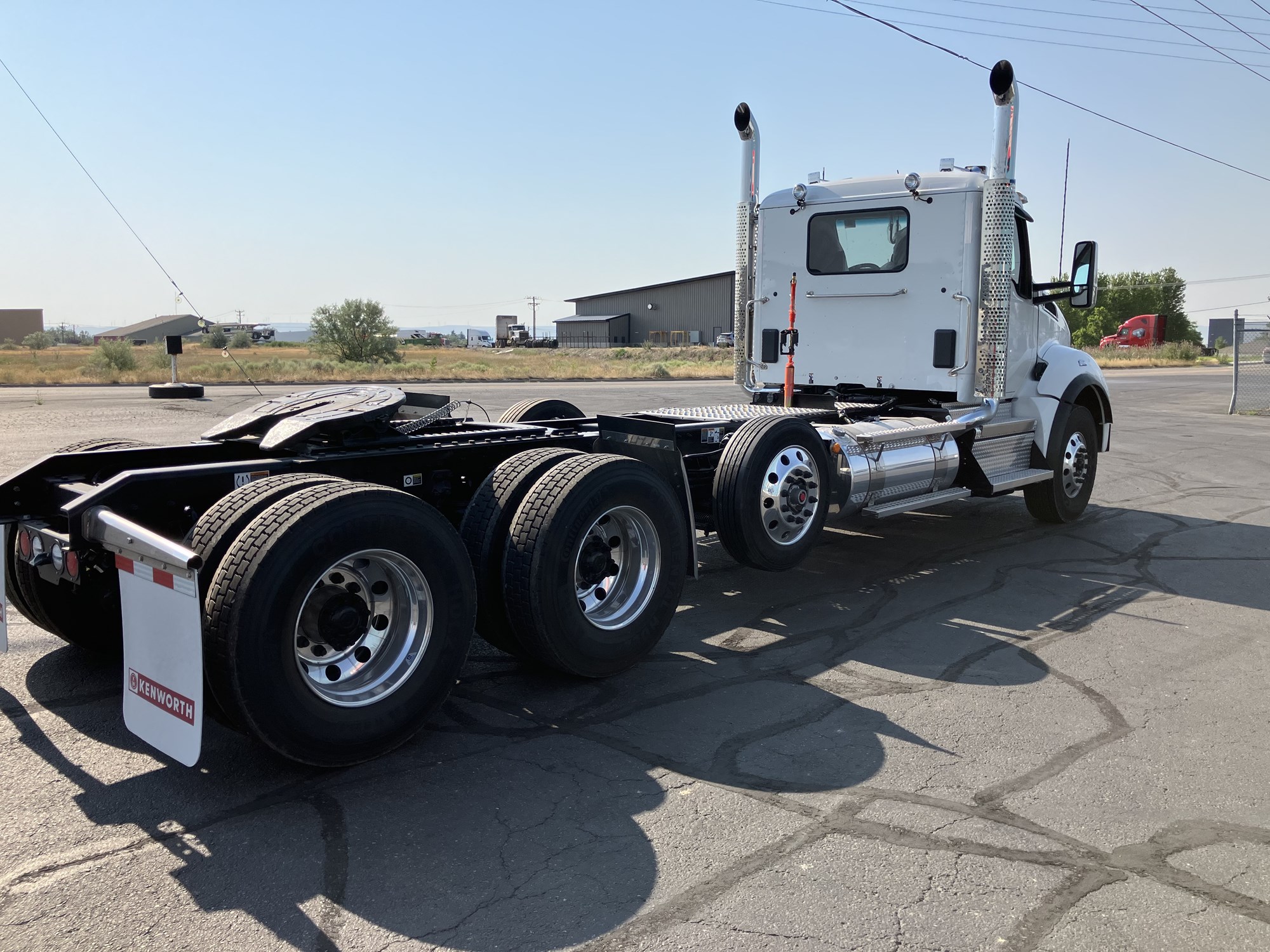 2025 Kenworth T880 - image 5 of 6