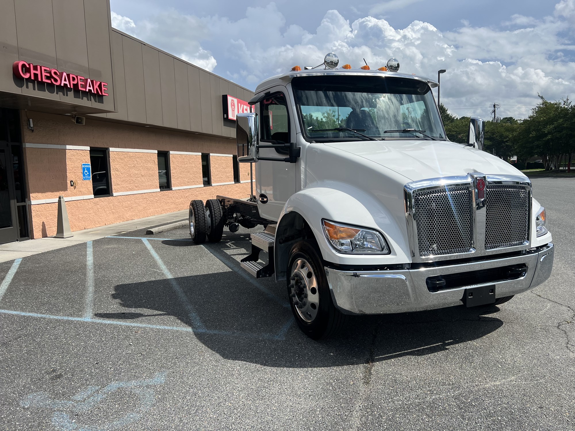 2025 Kenworth T280 - image 3 of 4