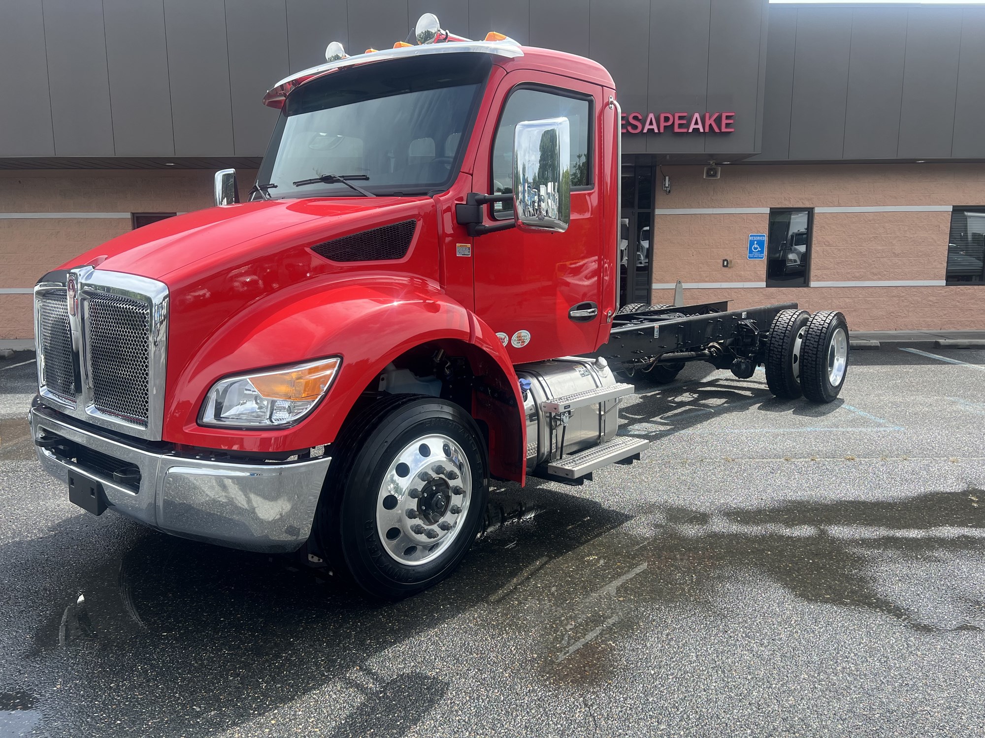 2025 Kenworth T280 - image 1 of 4