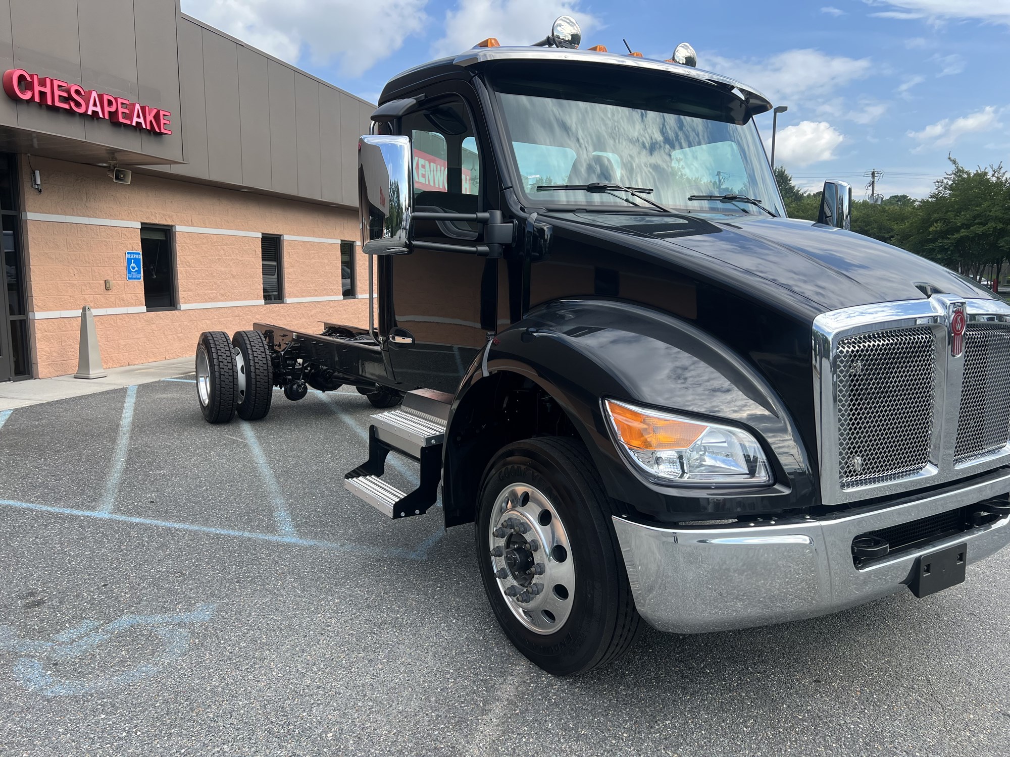 2025 Kenworth T280 - image 3 of 4