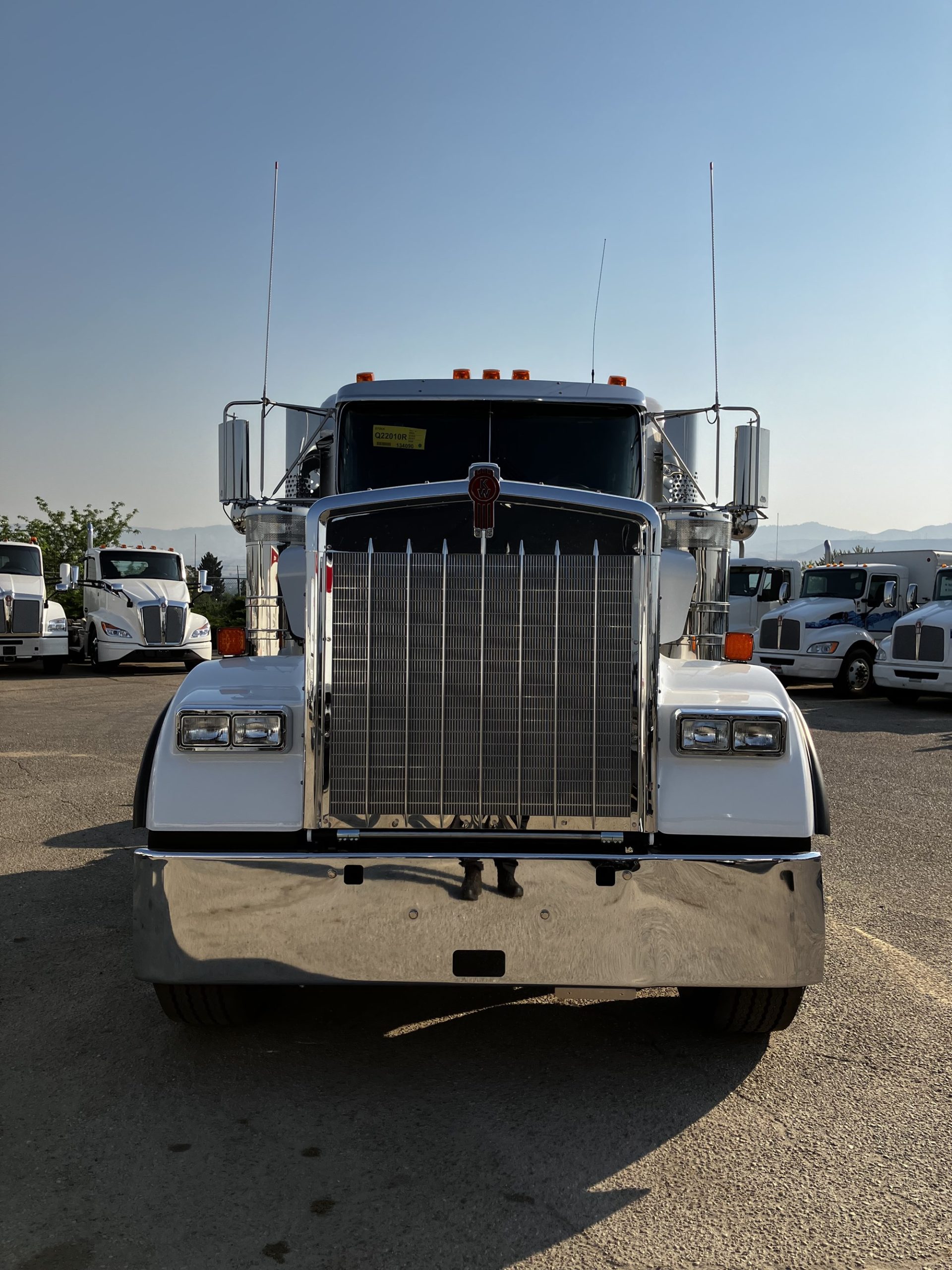 2025 Kenworth W900B - image 2 of 6