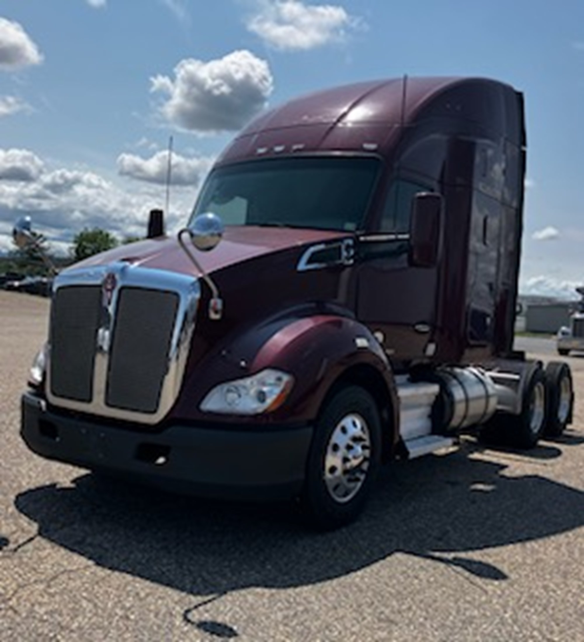 2015 Kenworth T680 - image 2 of 6