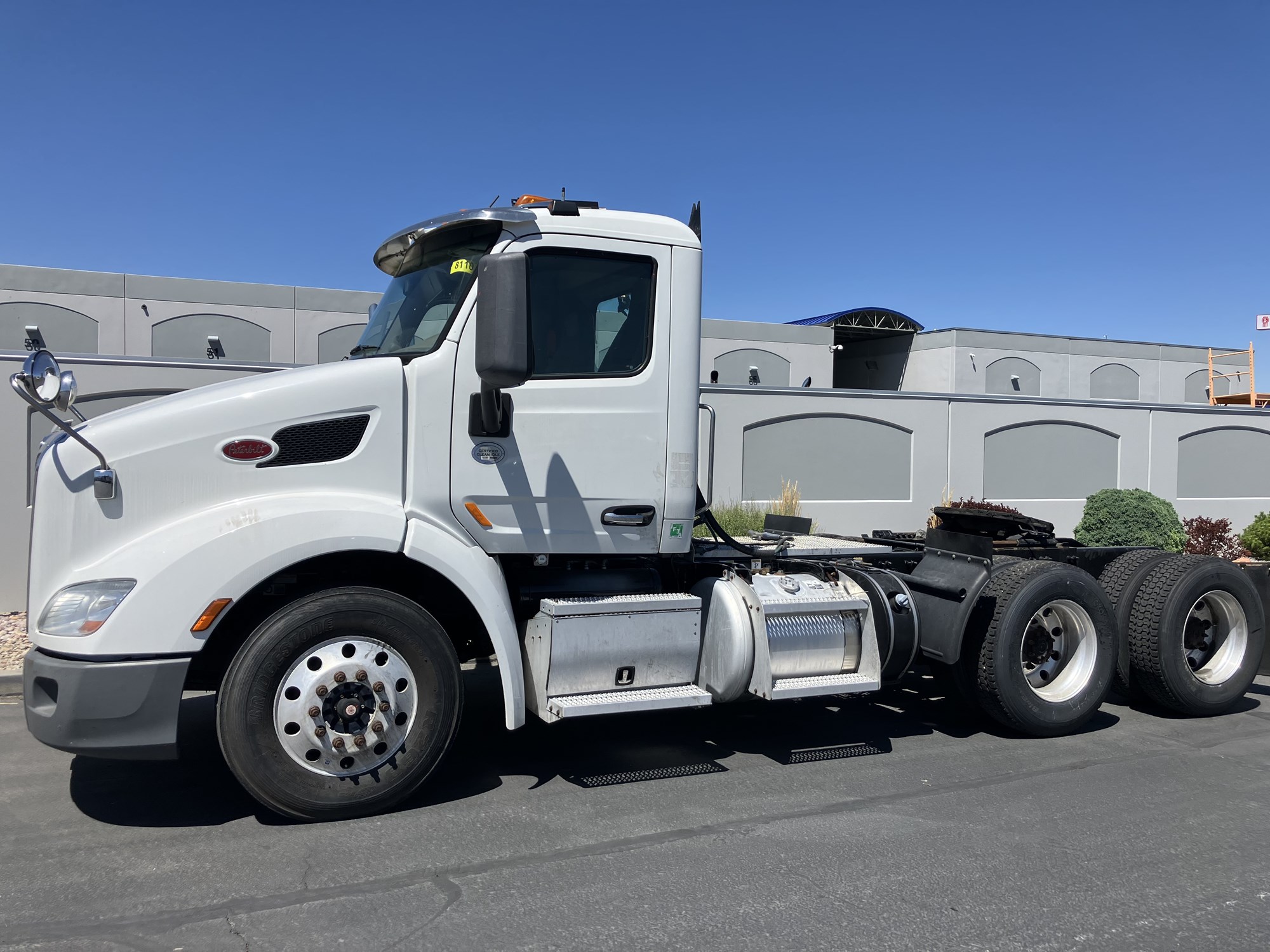 2018 Peterbilt 579 - image 1 of 6