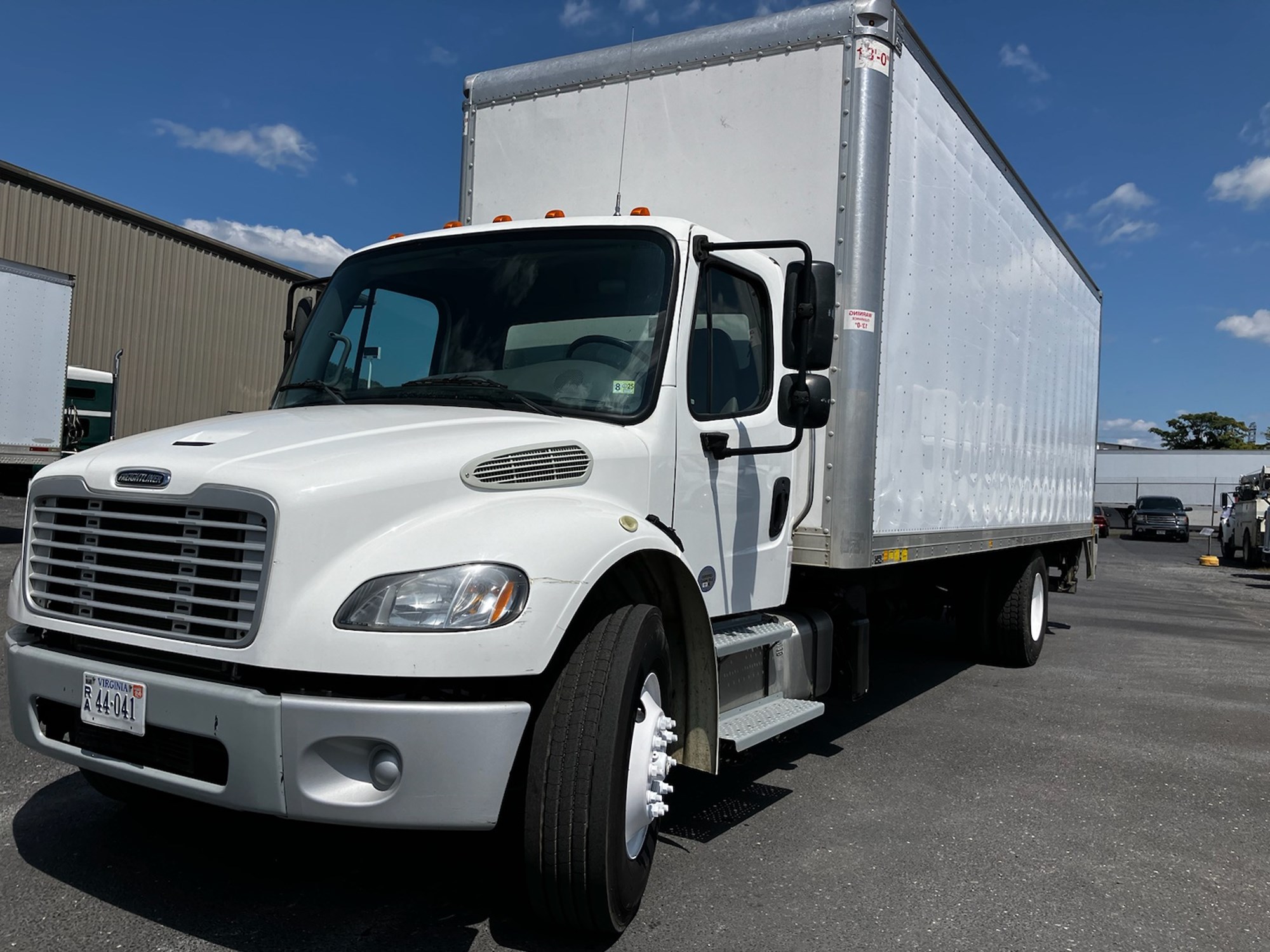 2018 Freightliner M2 - image 2 of 6