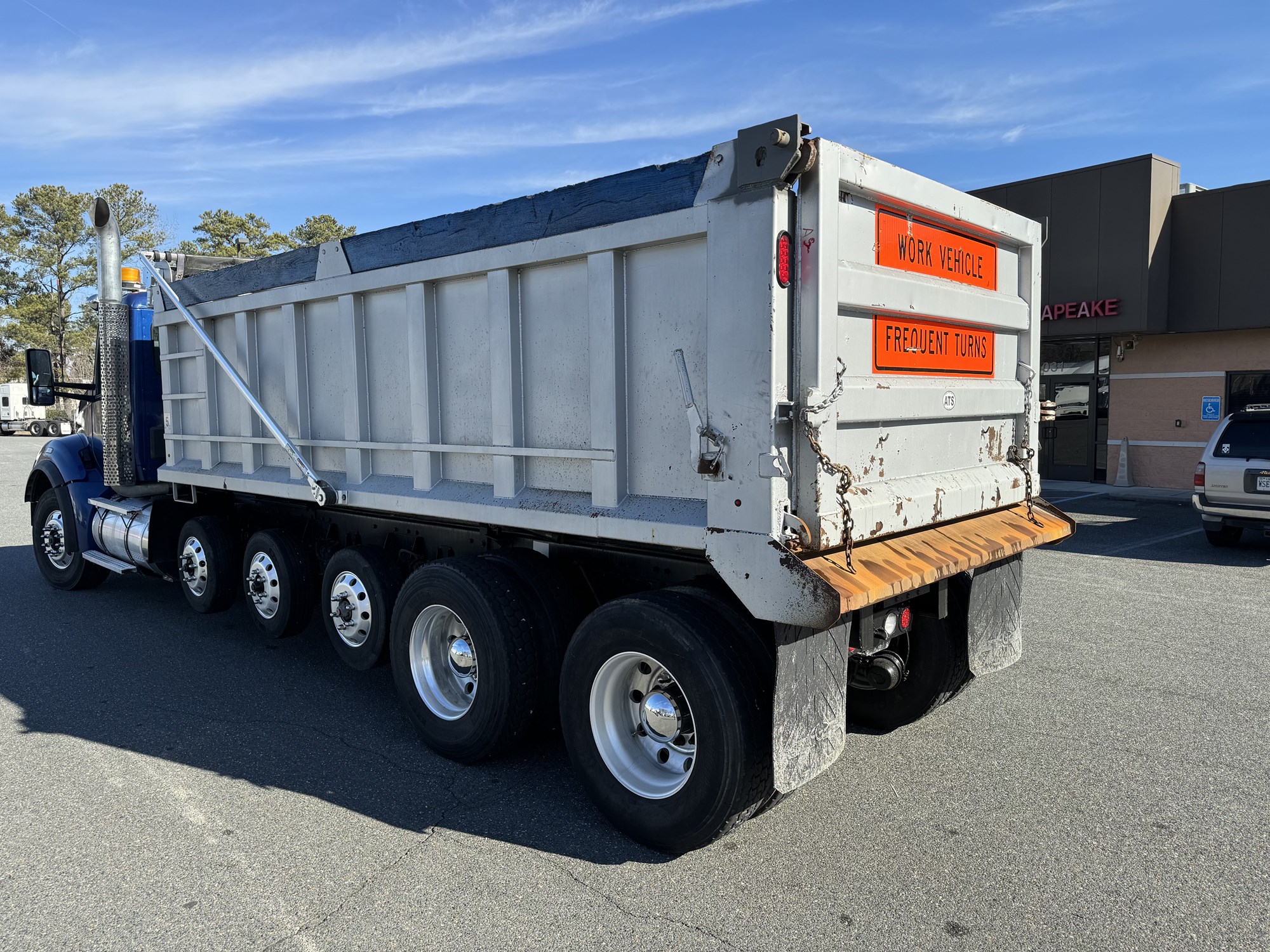 2018 Kenworth T880 - image 3 of 6