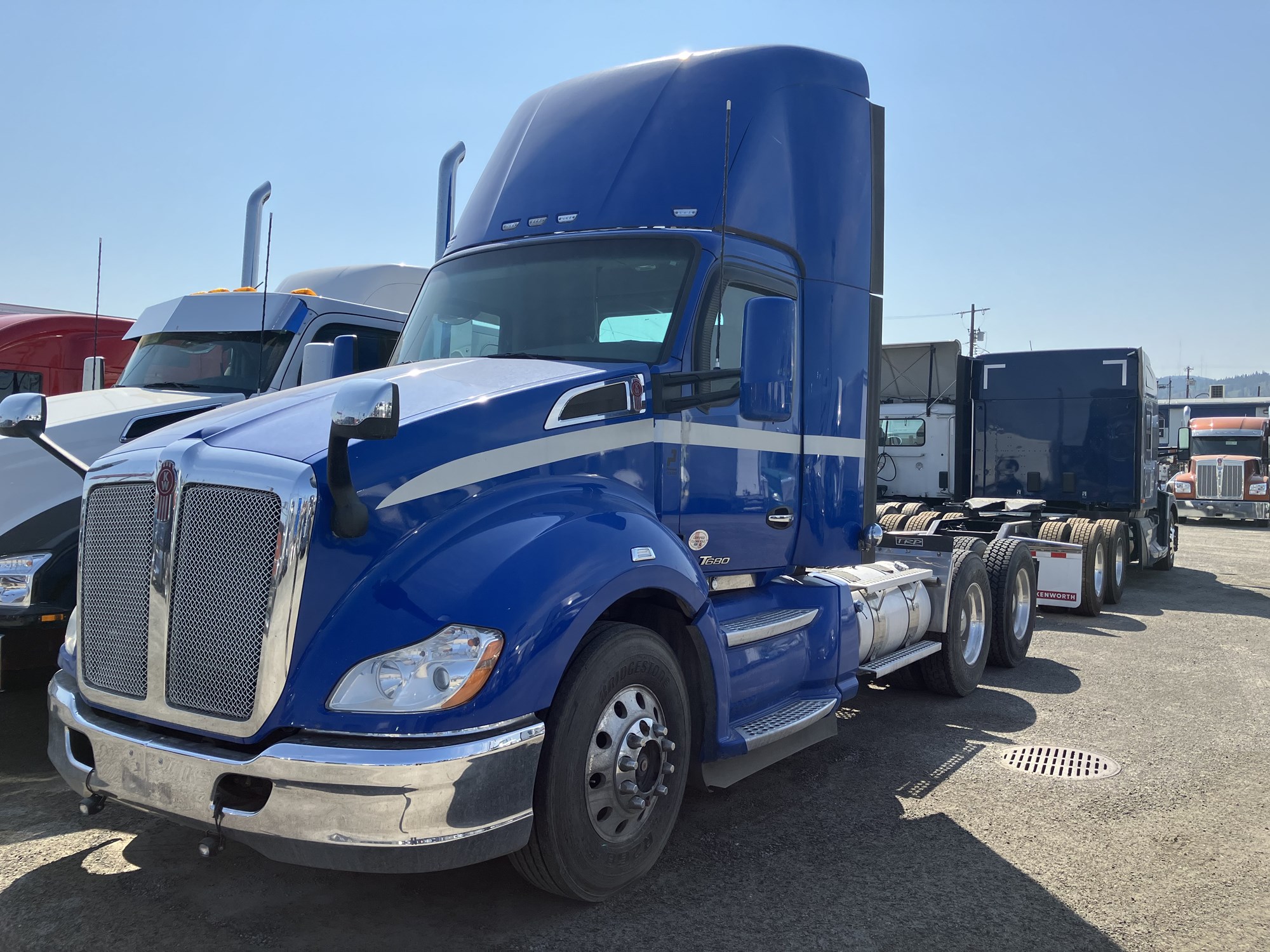 2019 Kenworth T680 - image 1 of 3