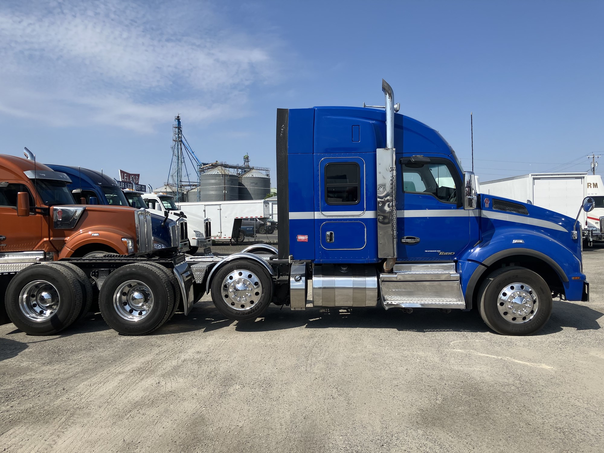 2019 Kenworth T880 - image 4 of 6