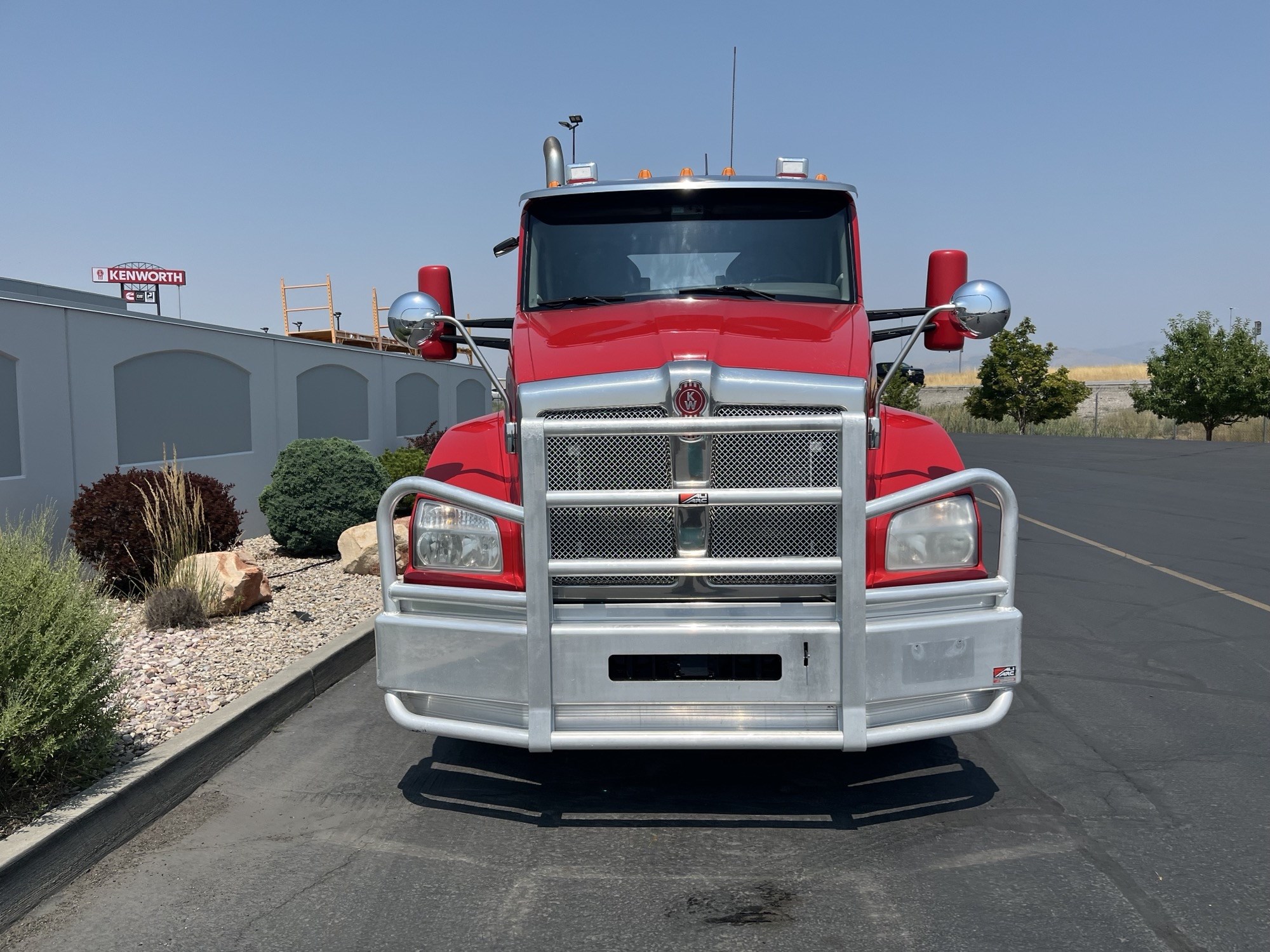 2019 Kenworth T880 - image 2 of 6