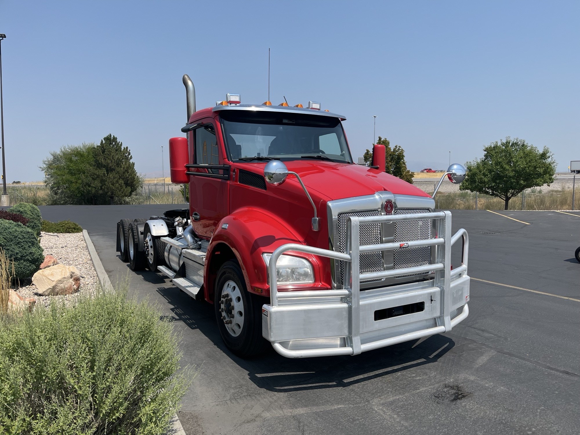 2019 Kenworth T880 - image 3 of 6