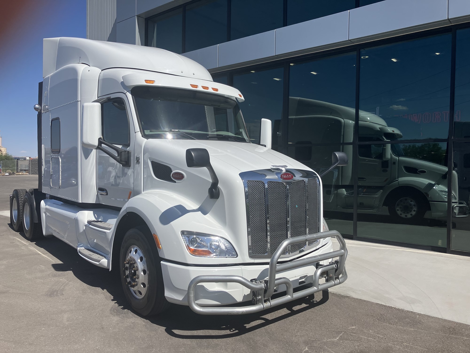 2020 Peterbilt 579 - image 1 of 6