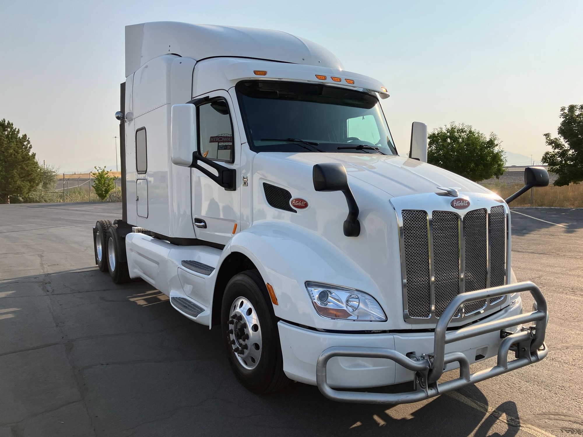 2020 Peterbilt 579 - image 3 of 6