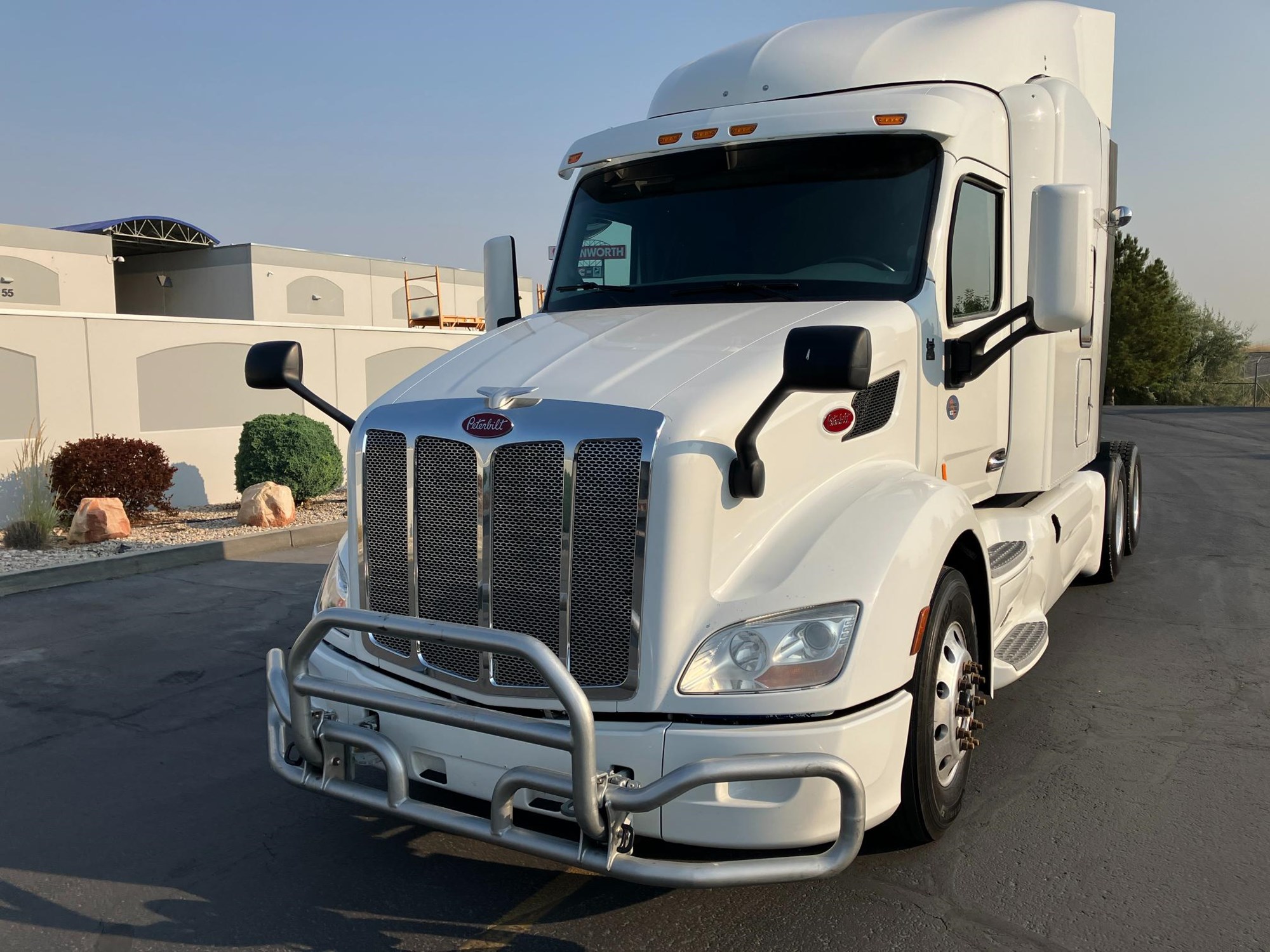 2020 Peterbilt 579 - image 5 of 6