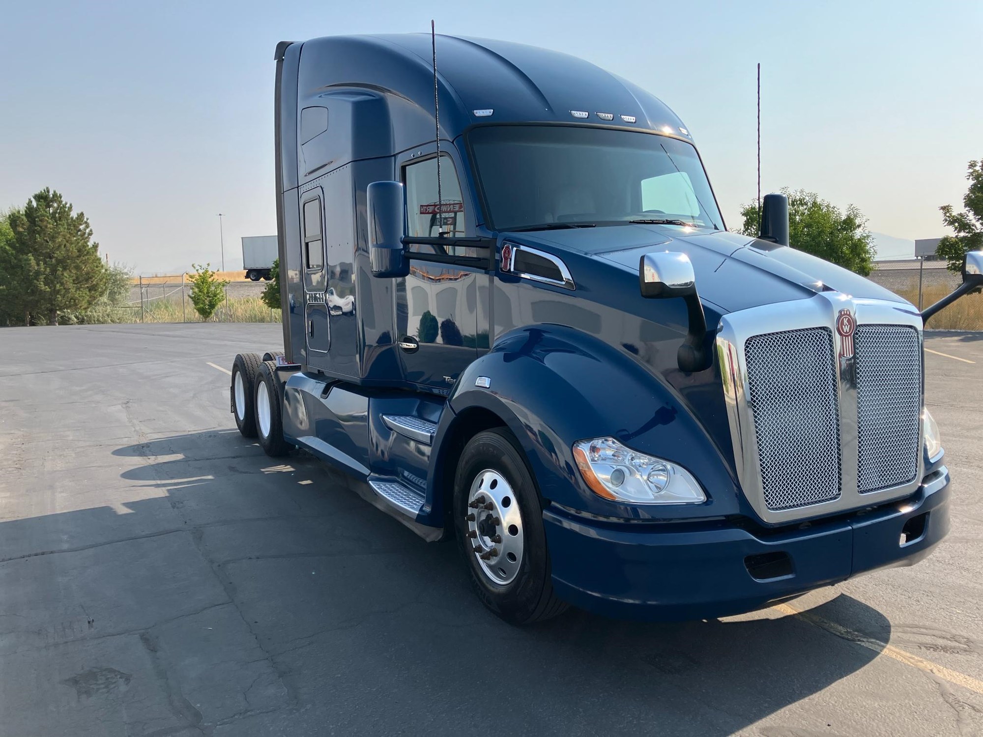 2020 Kenworth T680 - image 3 of 6