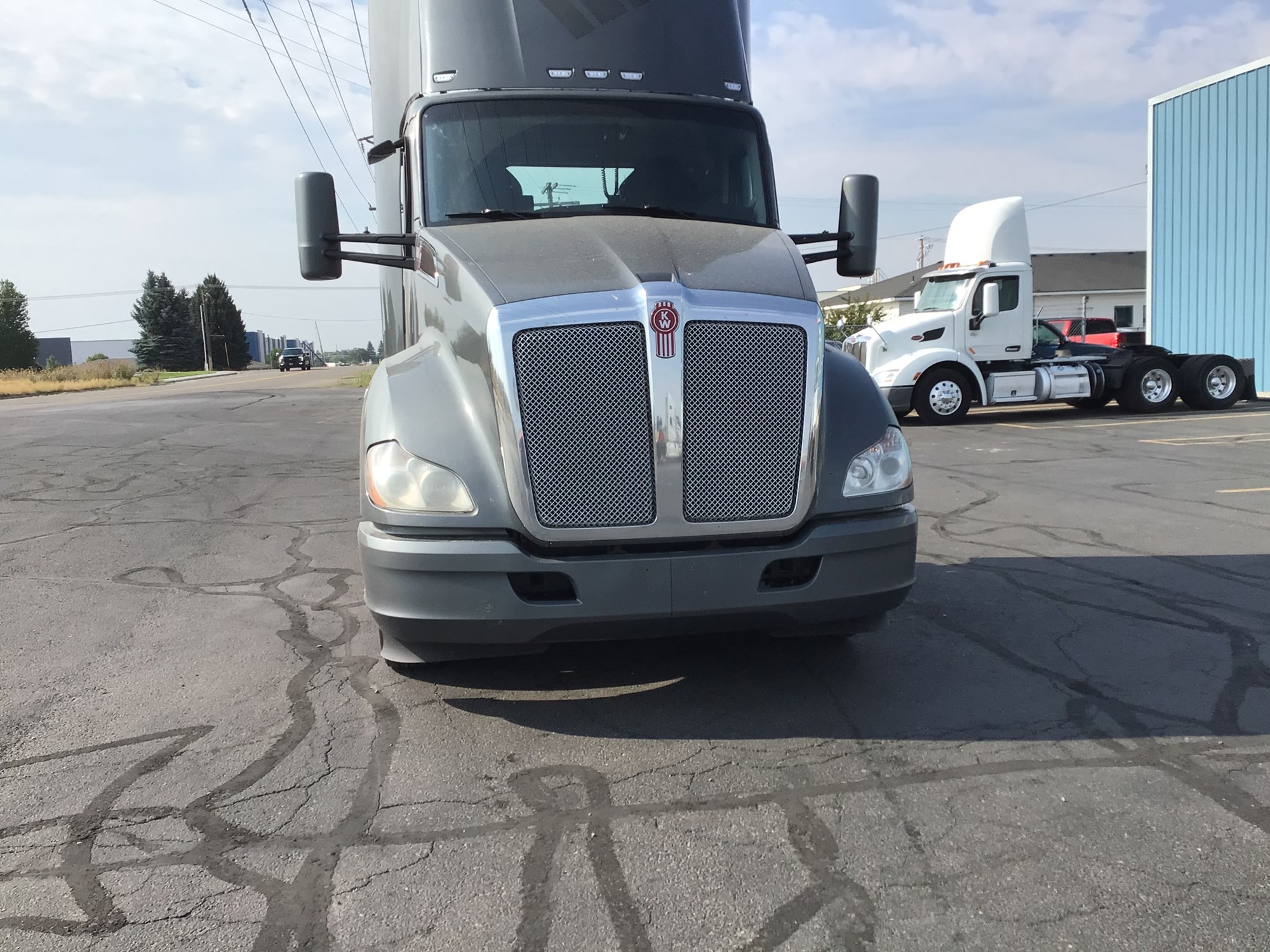 2020 Kenworth T680 - image 2 of 6