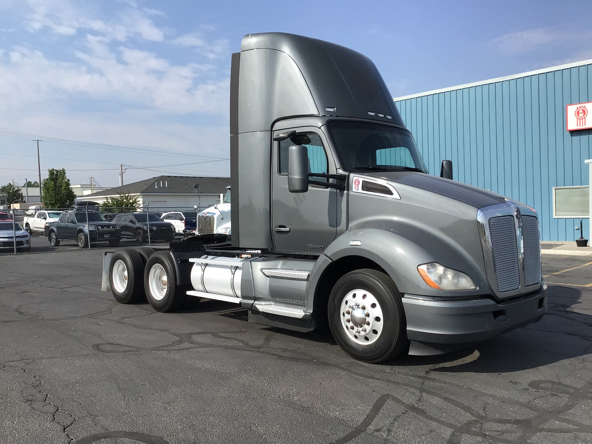 2020 Kenworth T680 - image 3 of 6