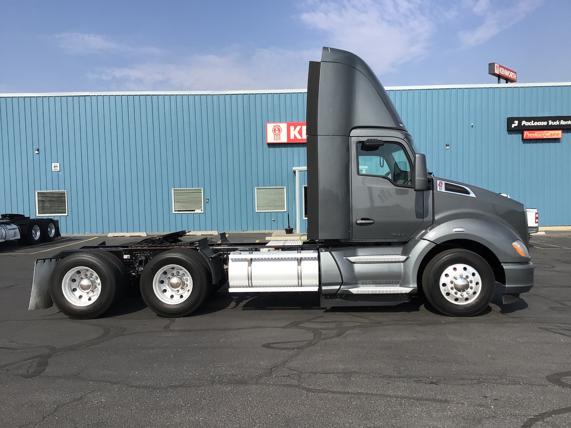 2020 Kenworth T680 - image 4 of 6