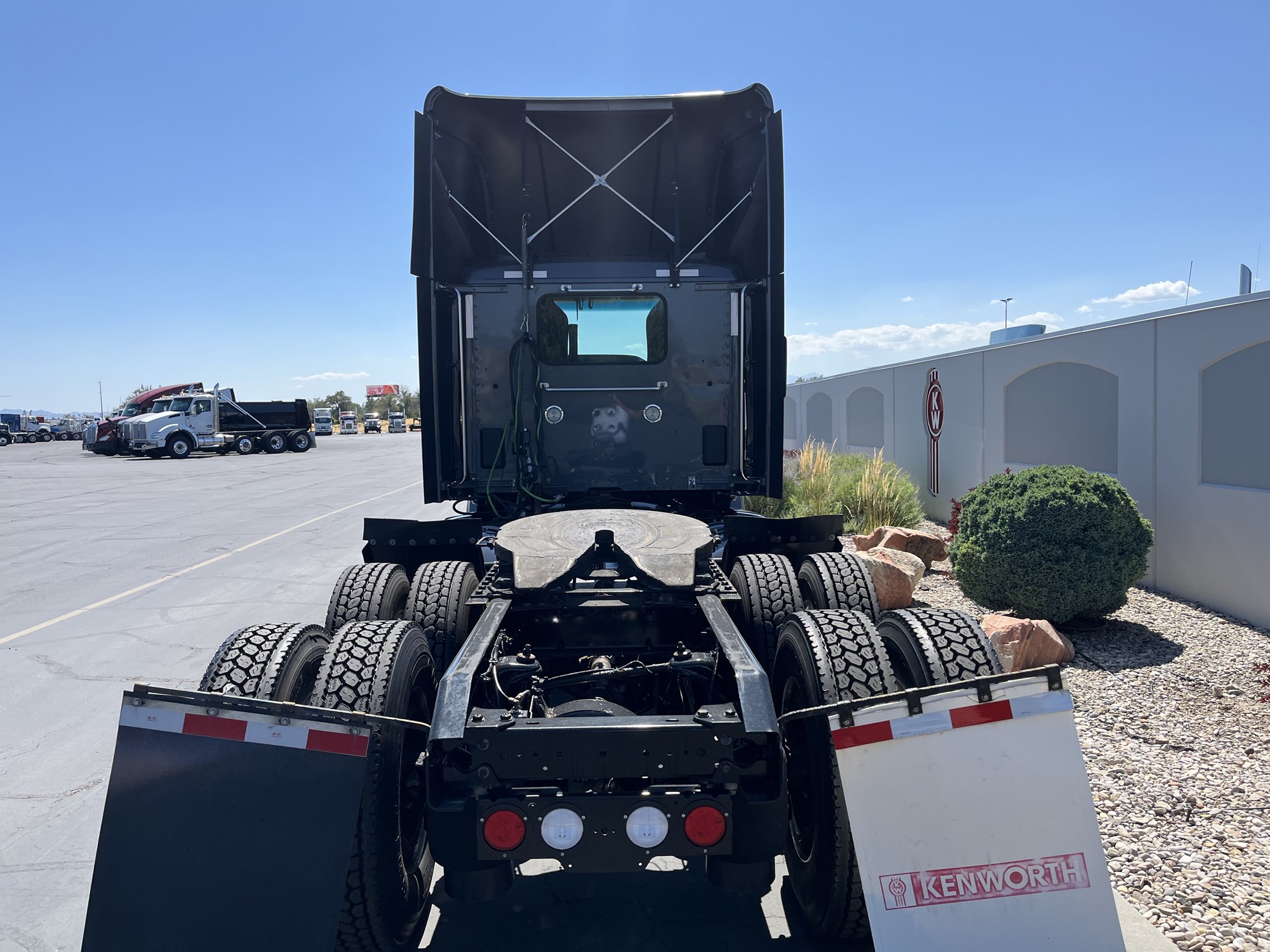 2020 Kenworth T680 - image 5 of 6