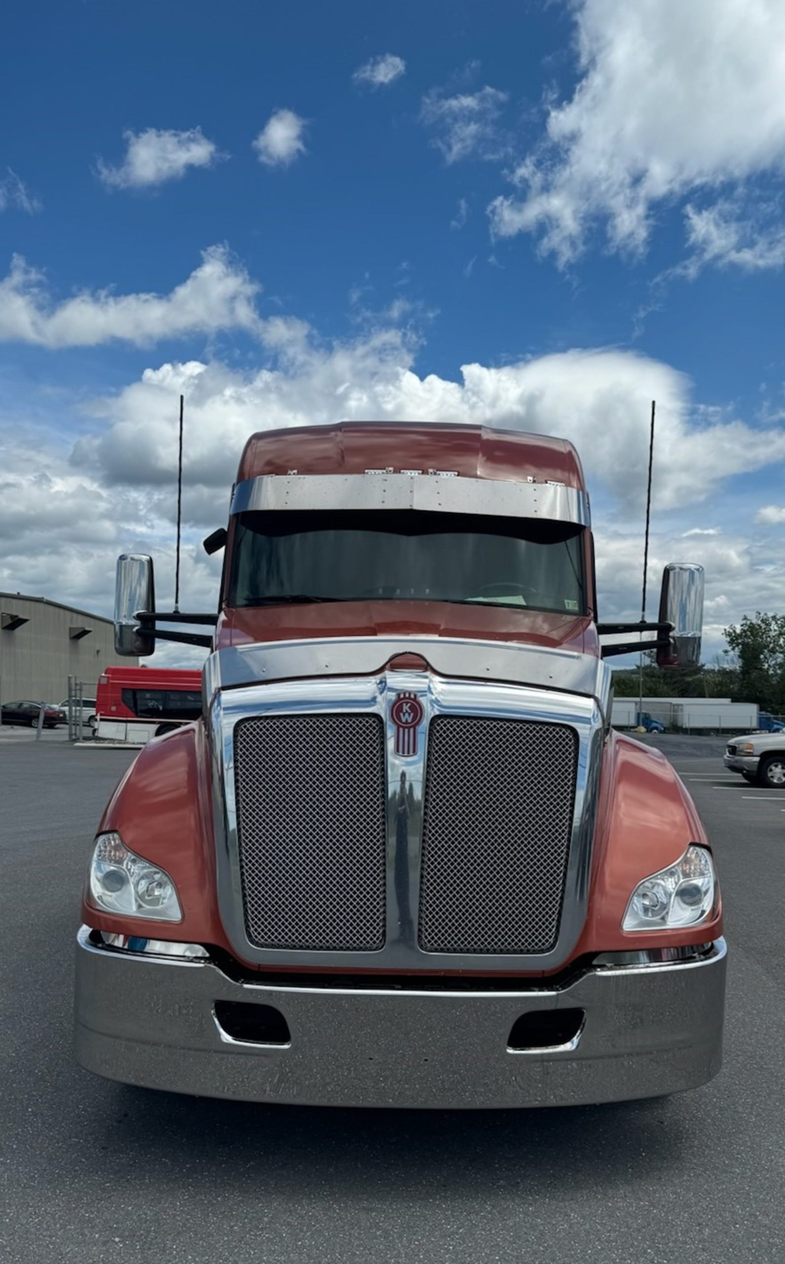 2020 Kenworth T680 - image 2 of 6