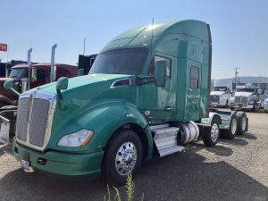 2020 Kenworth T680 LJ414349U-01