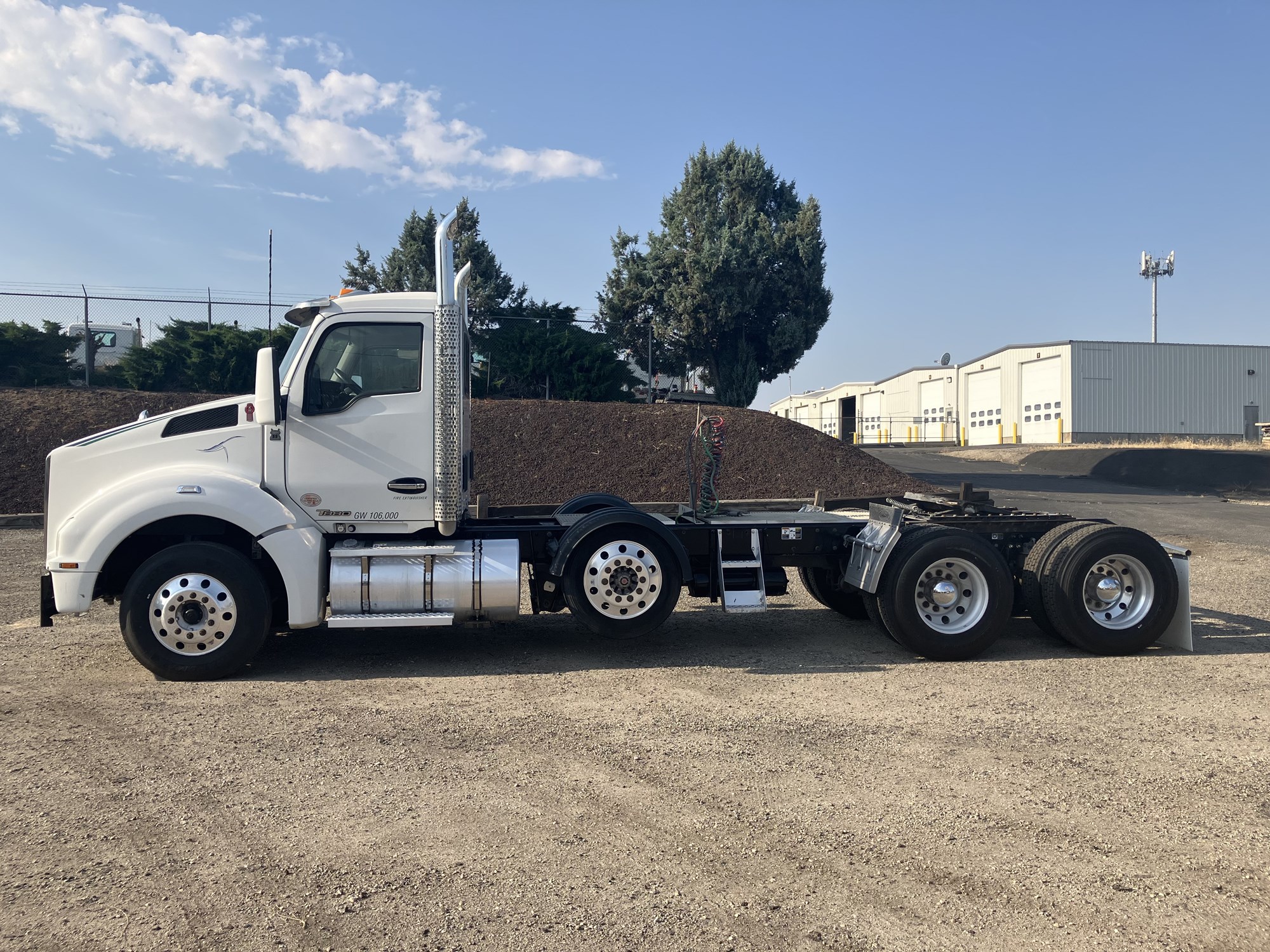 2020 Kenworth T880 - image 2 of 6