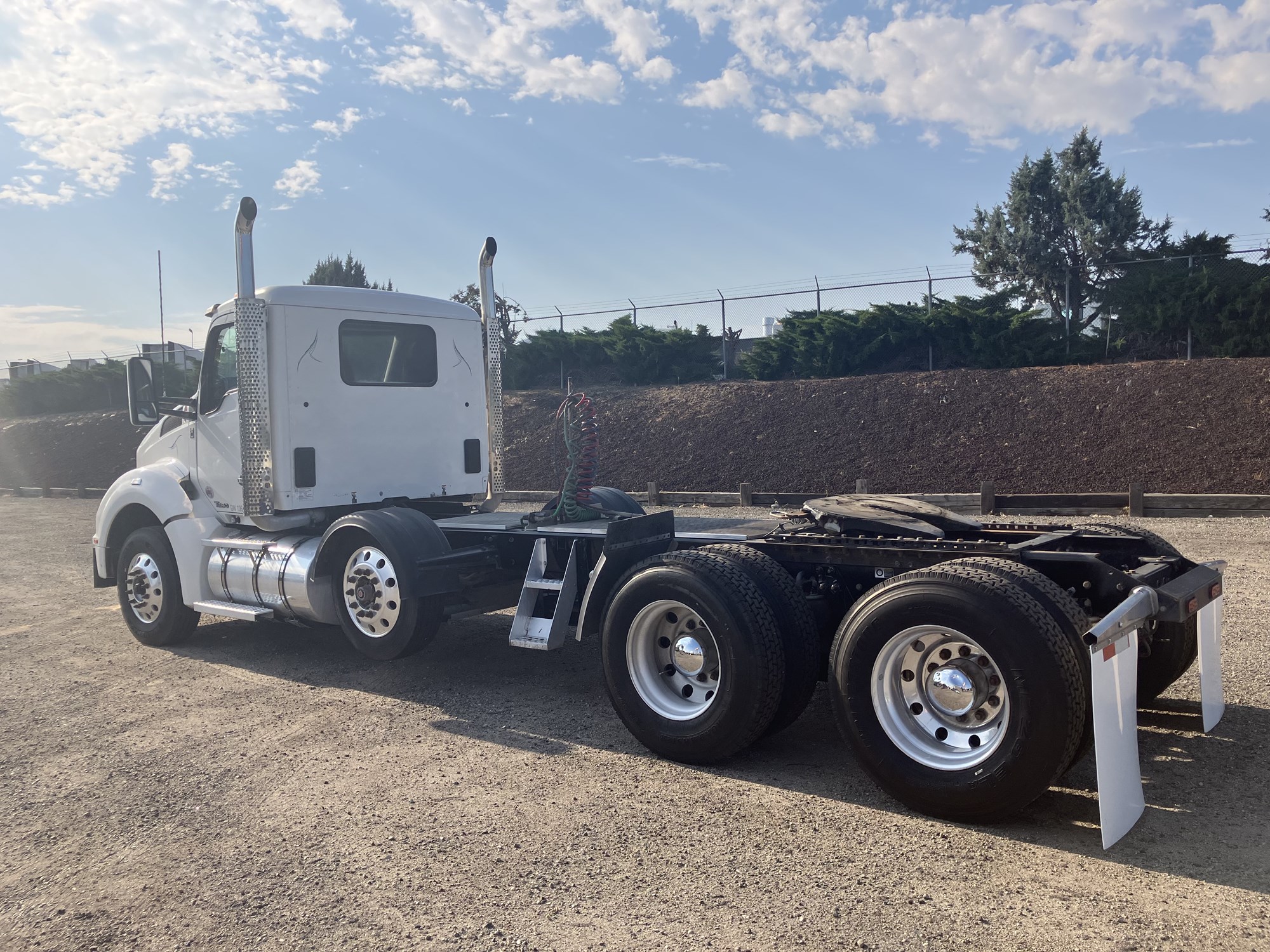 2020 Kenworth T880 - image 3 of 6