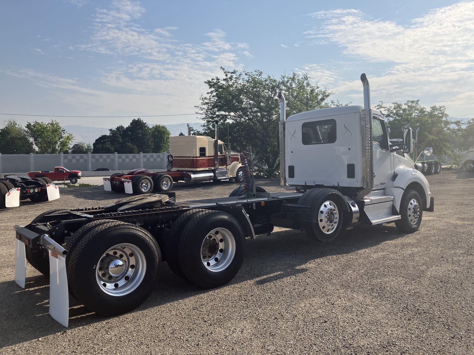 2020 Kenworth T880 - image 5 of 6