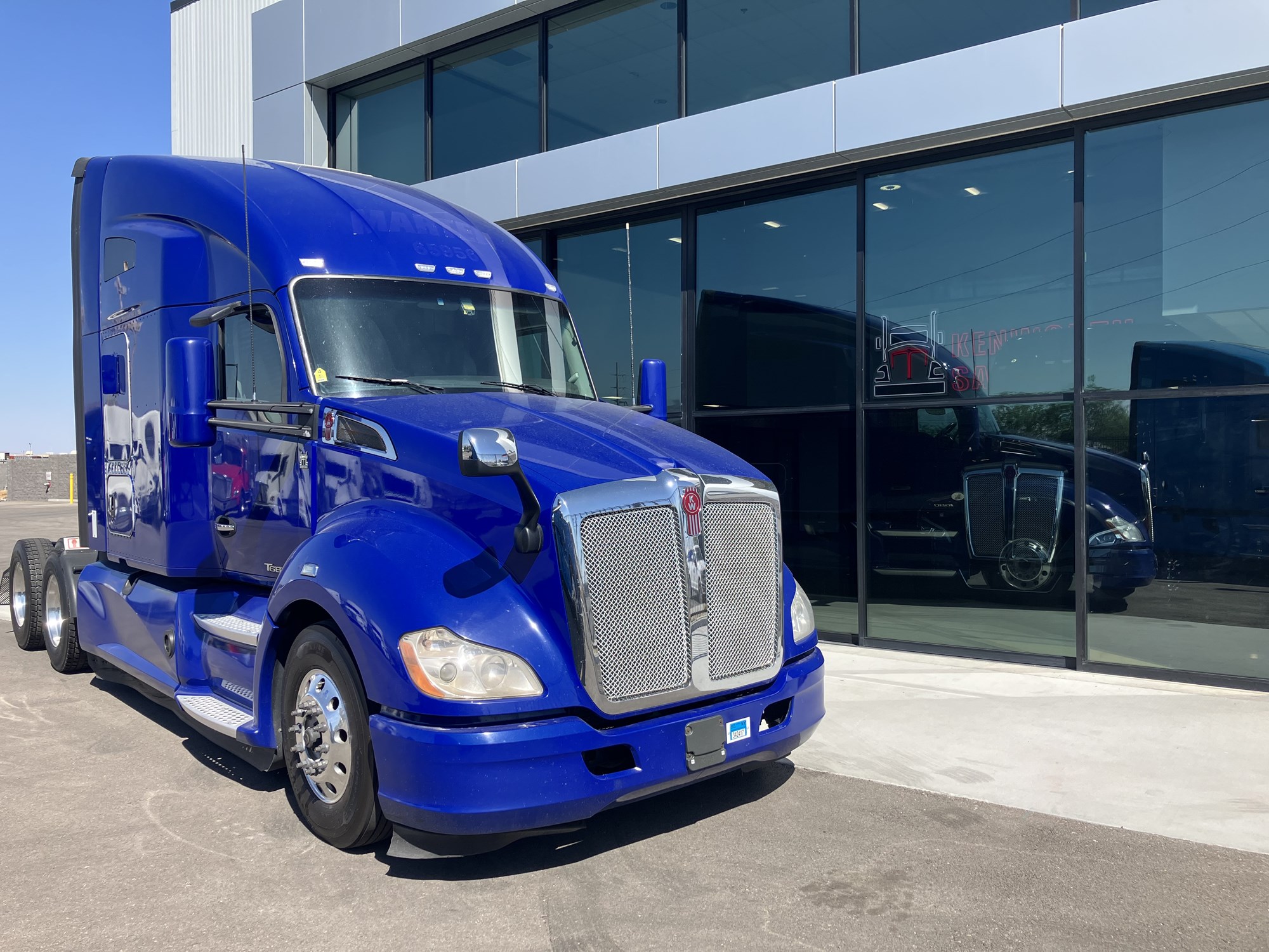 2021 Kenworth T680 - image 1 of 6