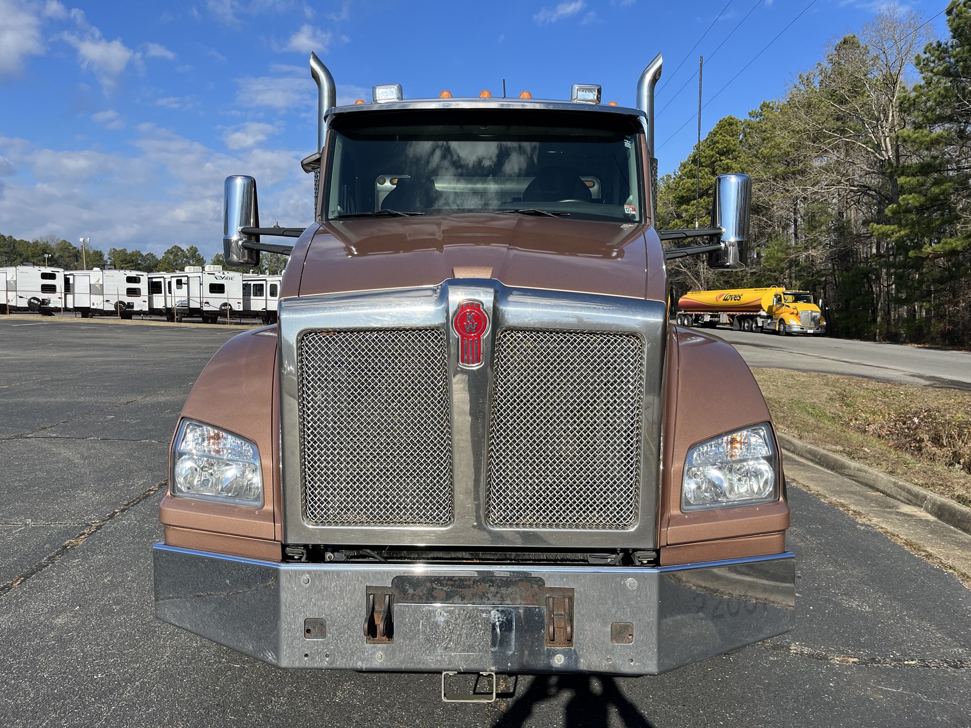 2022 Kenworth T880 - image 2 of 6