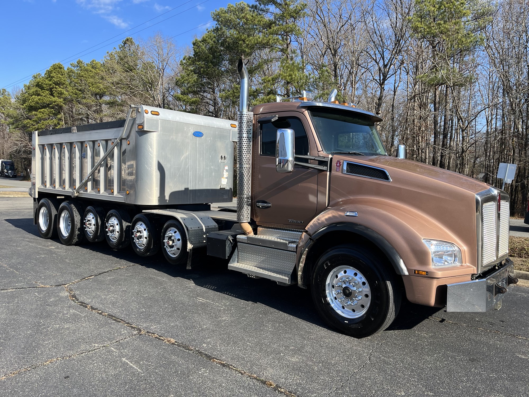 2022 Kenworth T880 - image 3 of 6