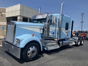 2022 Kenworth W900 NR477229U-01