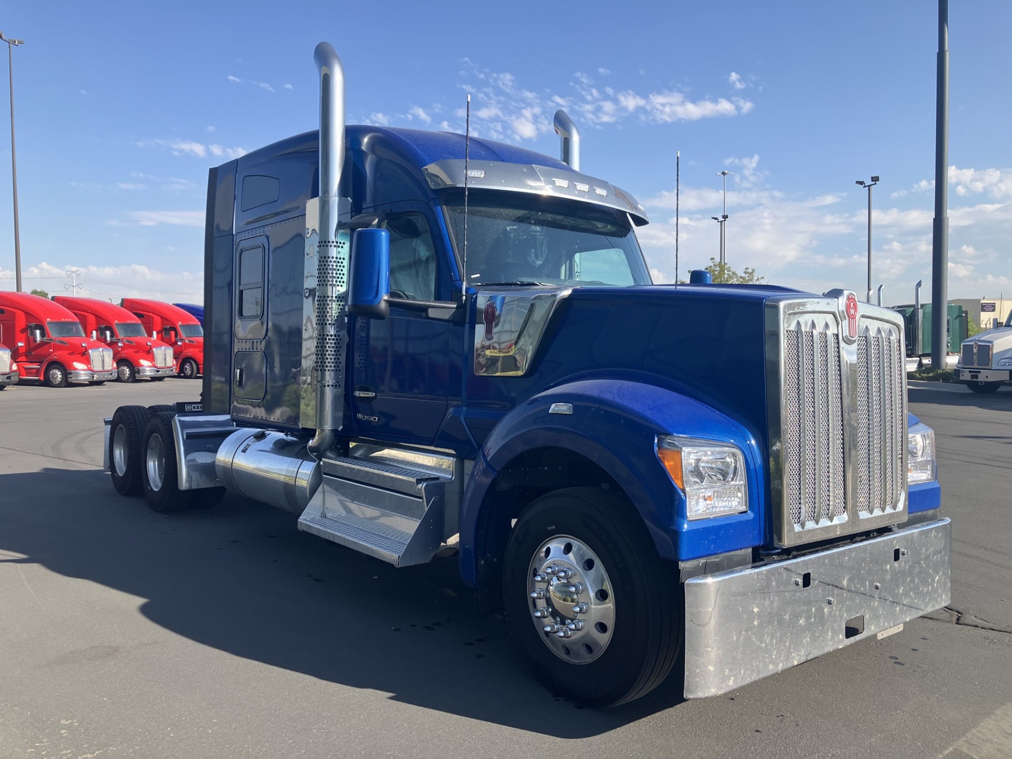 2025 Kenworth W990 - image 3 of 6