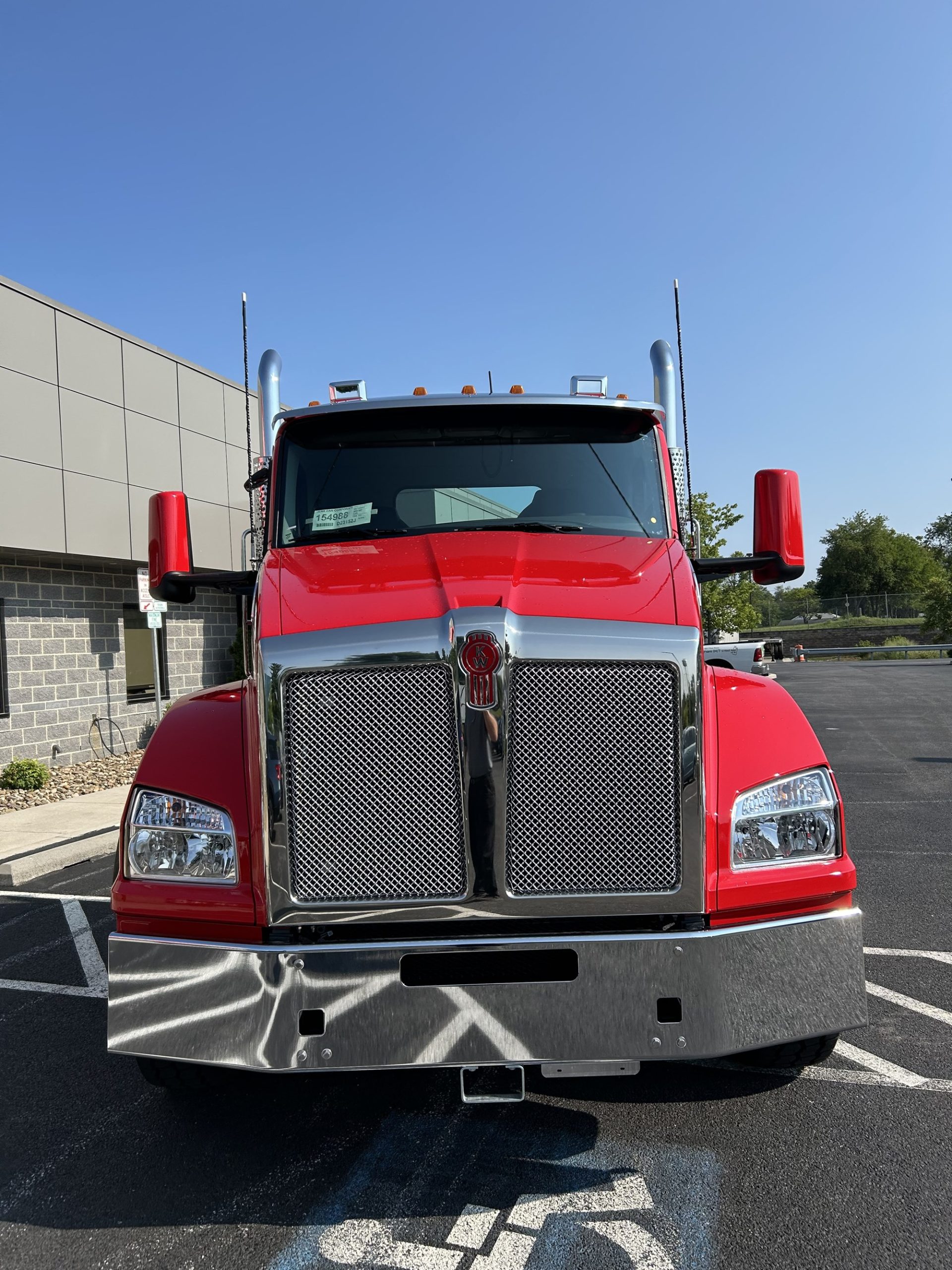 2025 Kenworth T880 - image 2 of 6