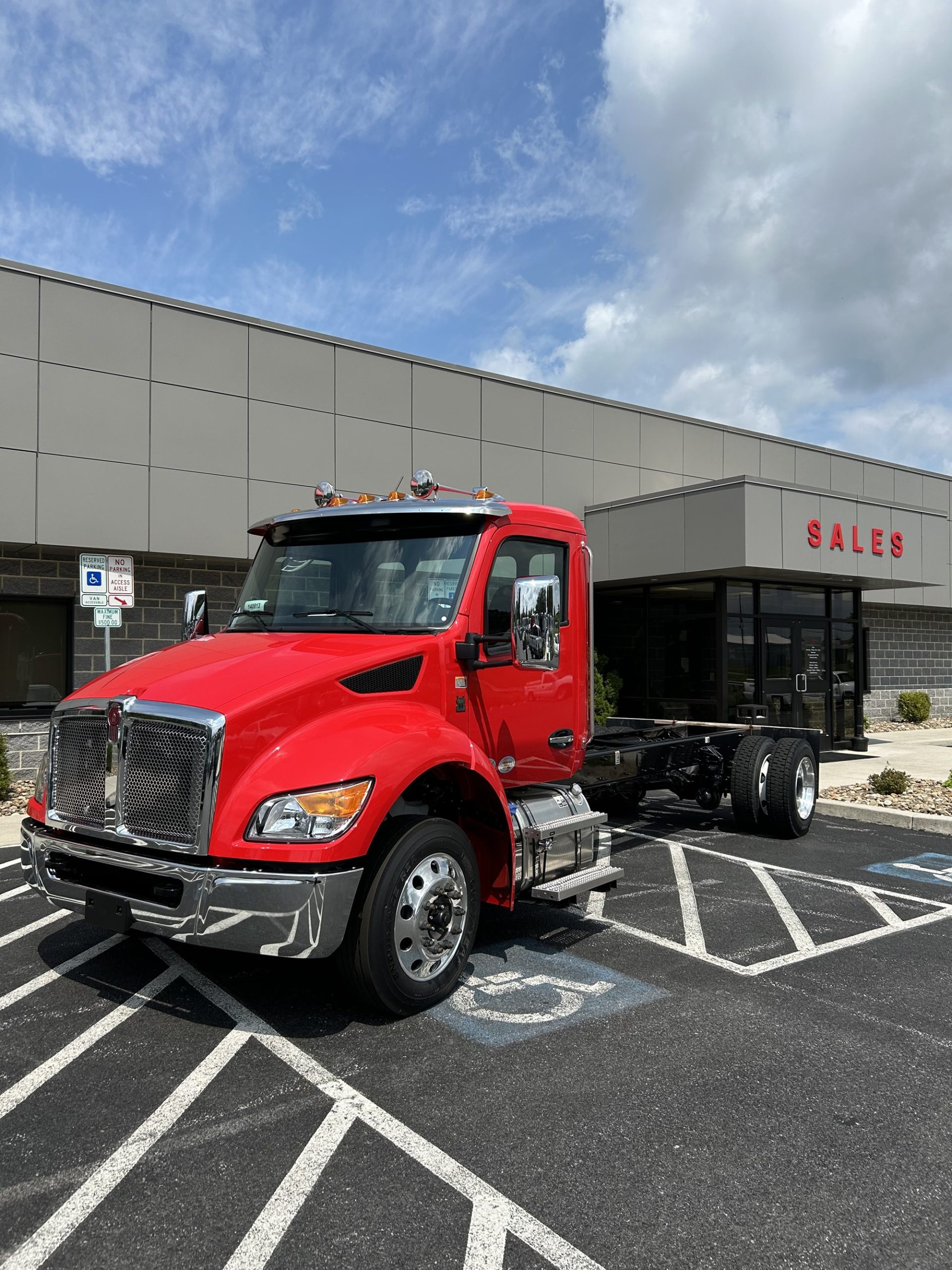 2025 Kenworth T280 - image 1 of 6