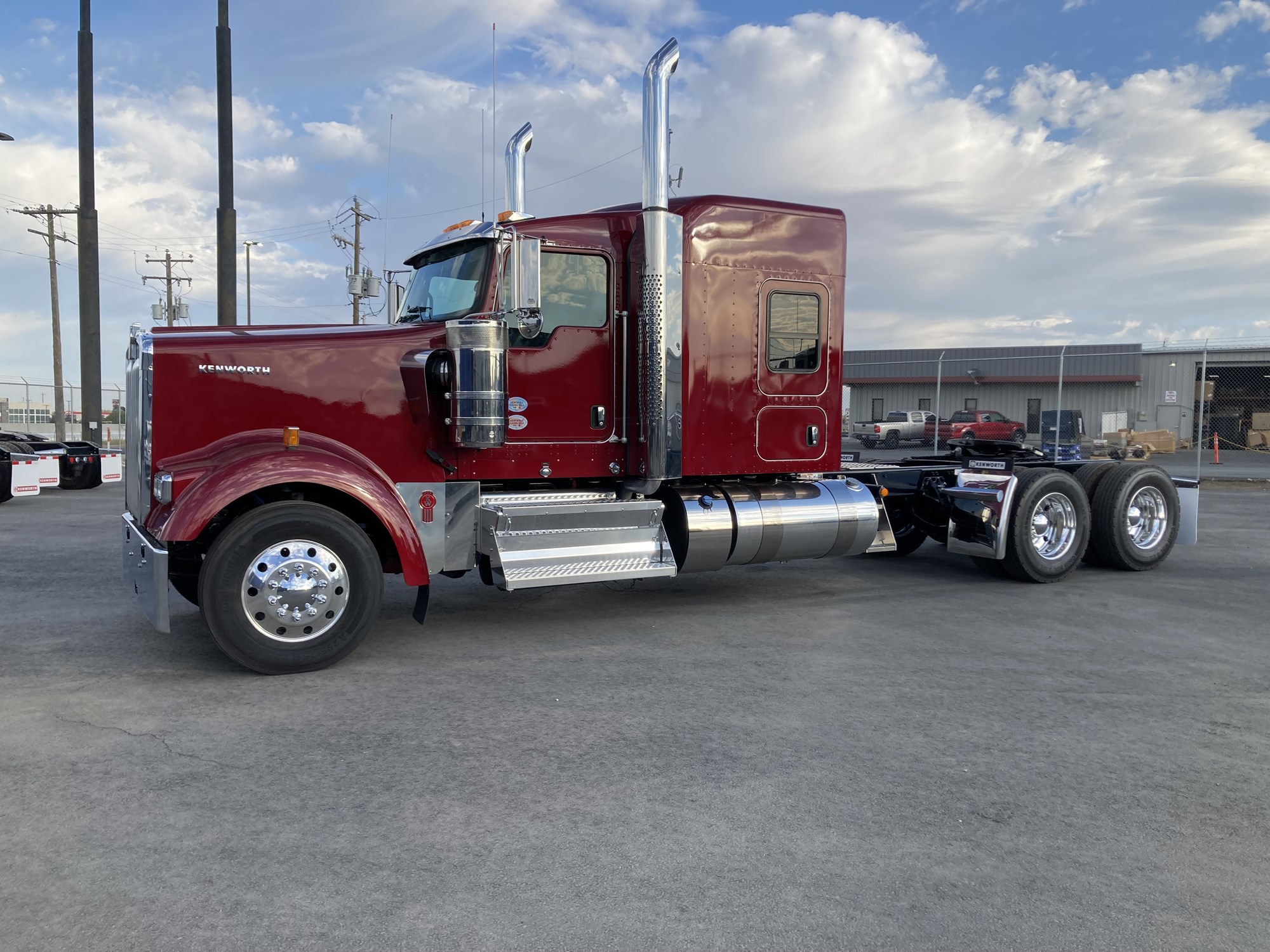 2025 Kenworth W900B - image 1 of 6