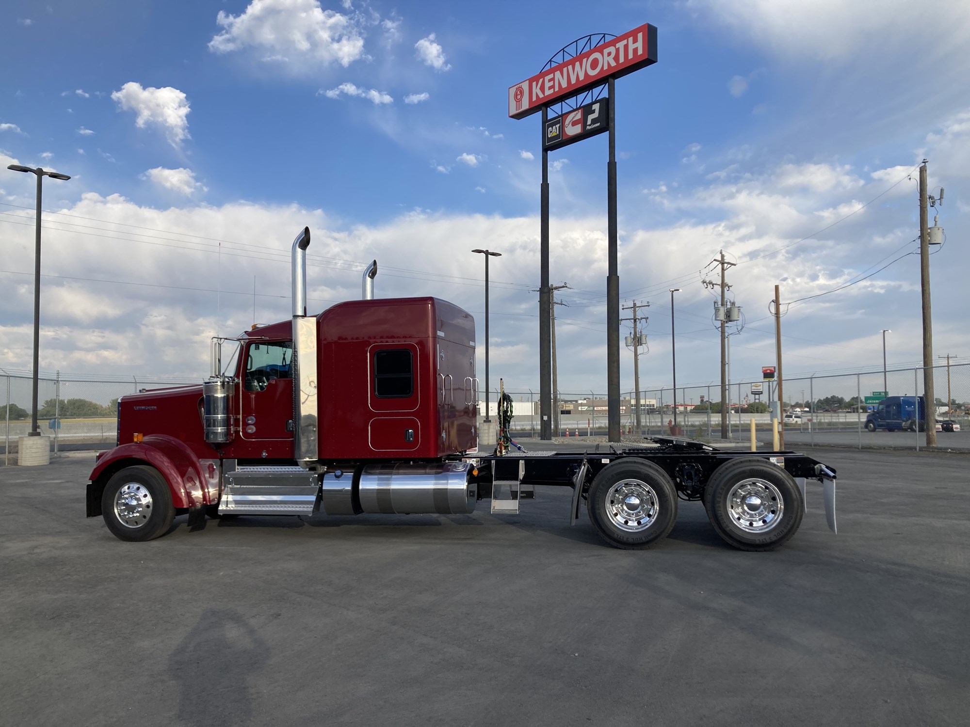 2025 Kenworth W900B - image 2 of 6